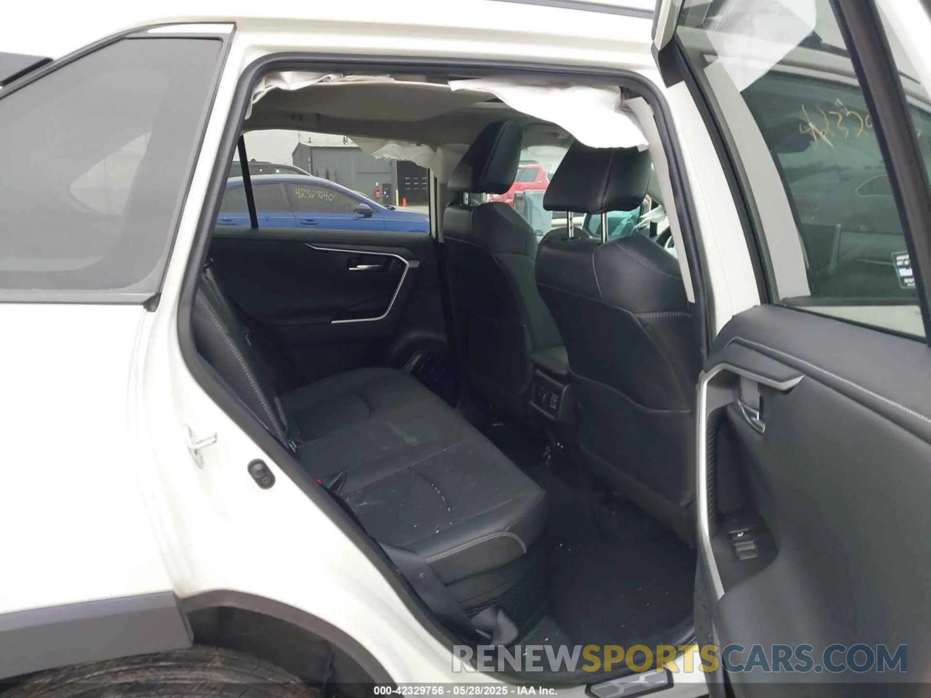 8 Photograph of a damaged car 4T3D6RFV3MU043921 TOYOTA RAV4 HYBRID 2021