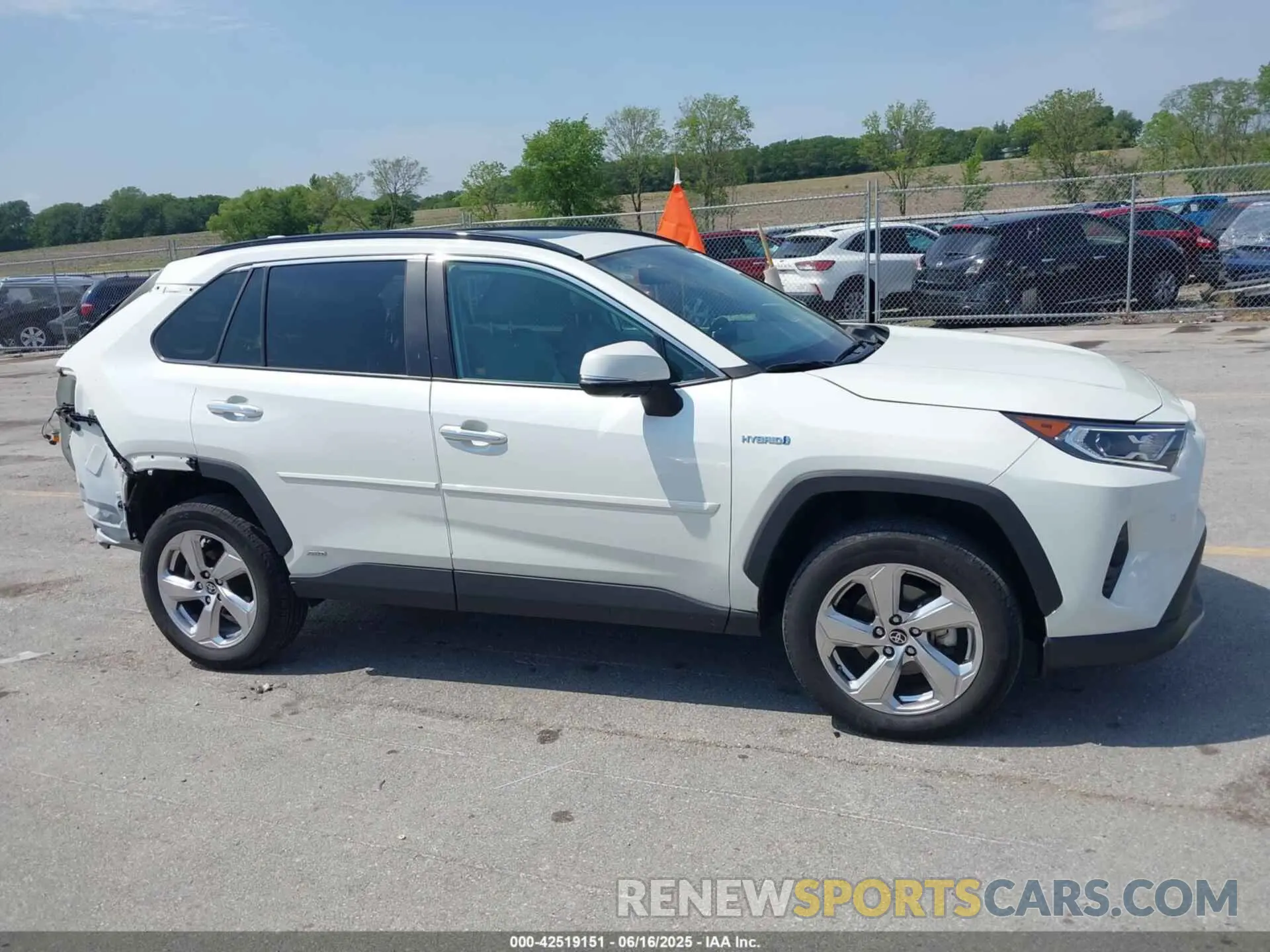 14 Photograph of a damaged car 4T3D6RFV3MU059620 TOYOTA RAV4 HYBRID 2021