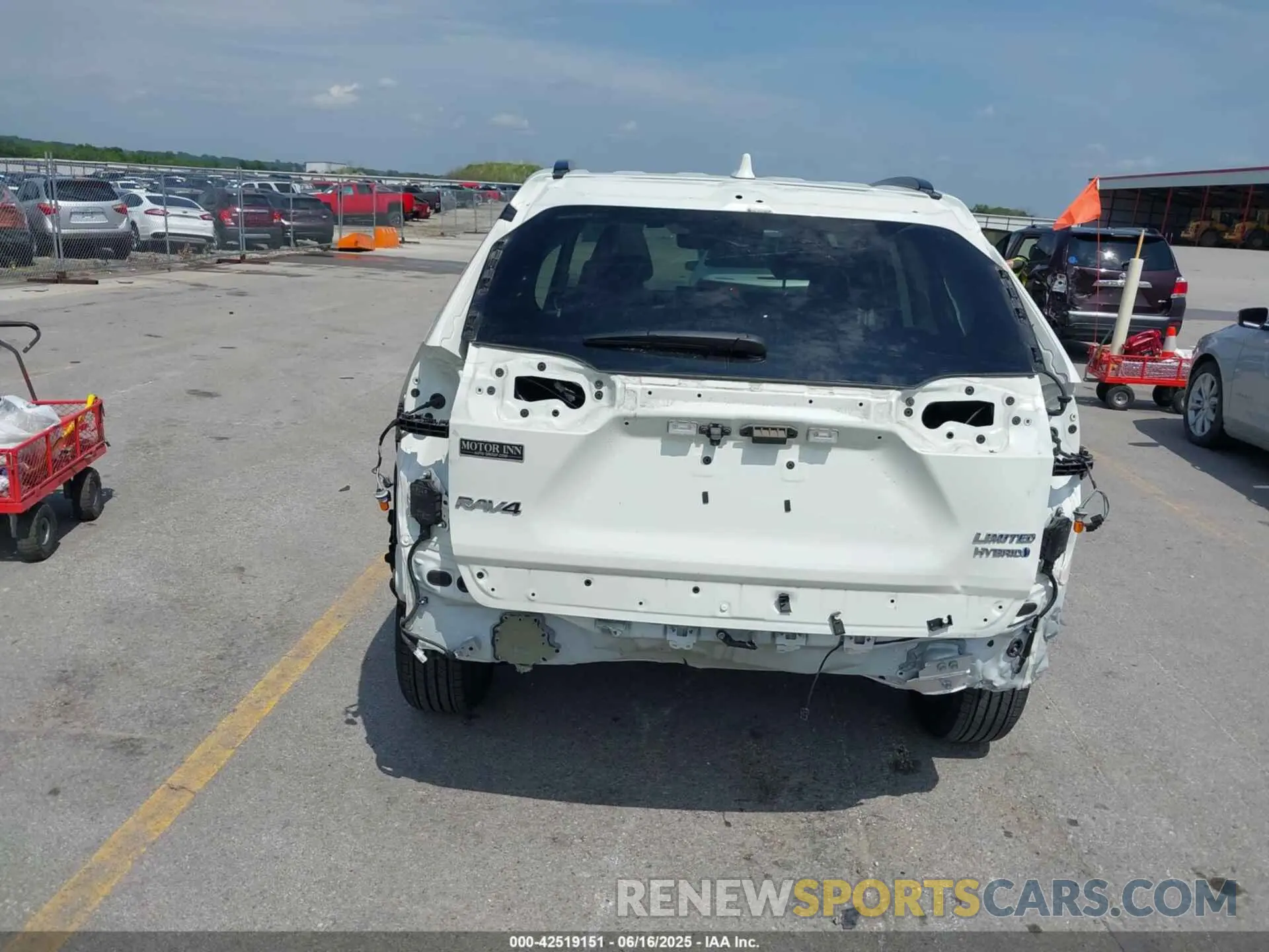 17 Photograph of a damaged car 4T3D6RFV3MU059620 TOYOTA RAV4 HYBRID 2021