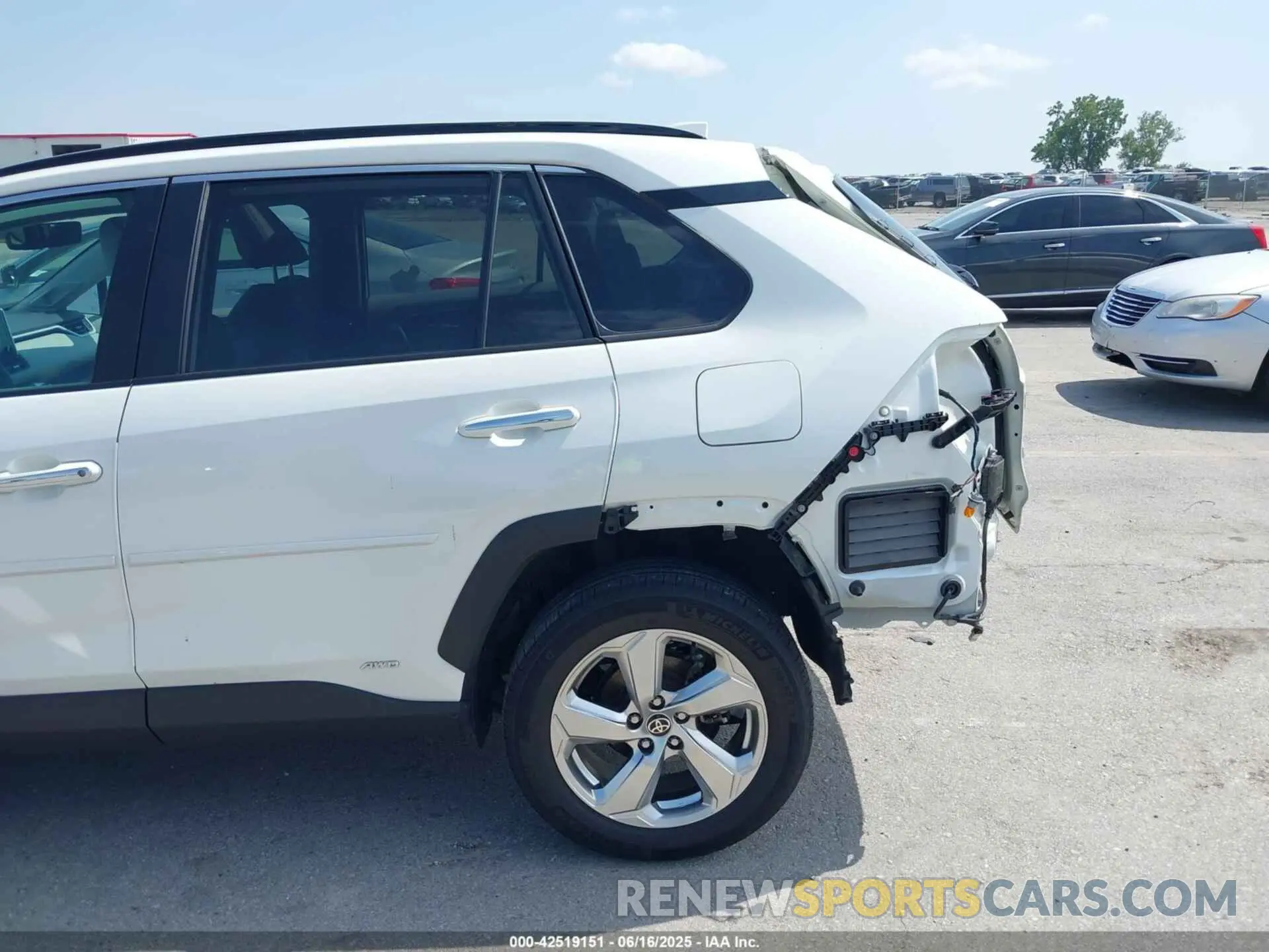 18 Photograph of a damaged car 4T3D6RFV3MU059620 TOYOTA RAV4 HYBRID 2021