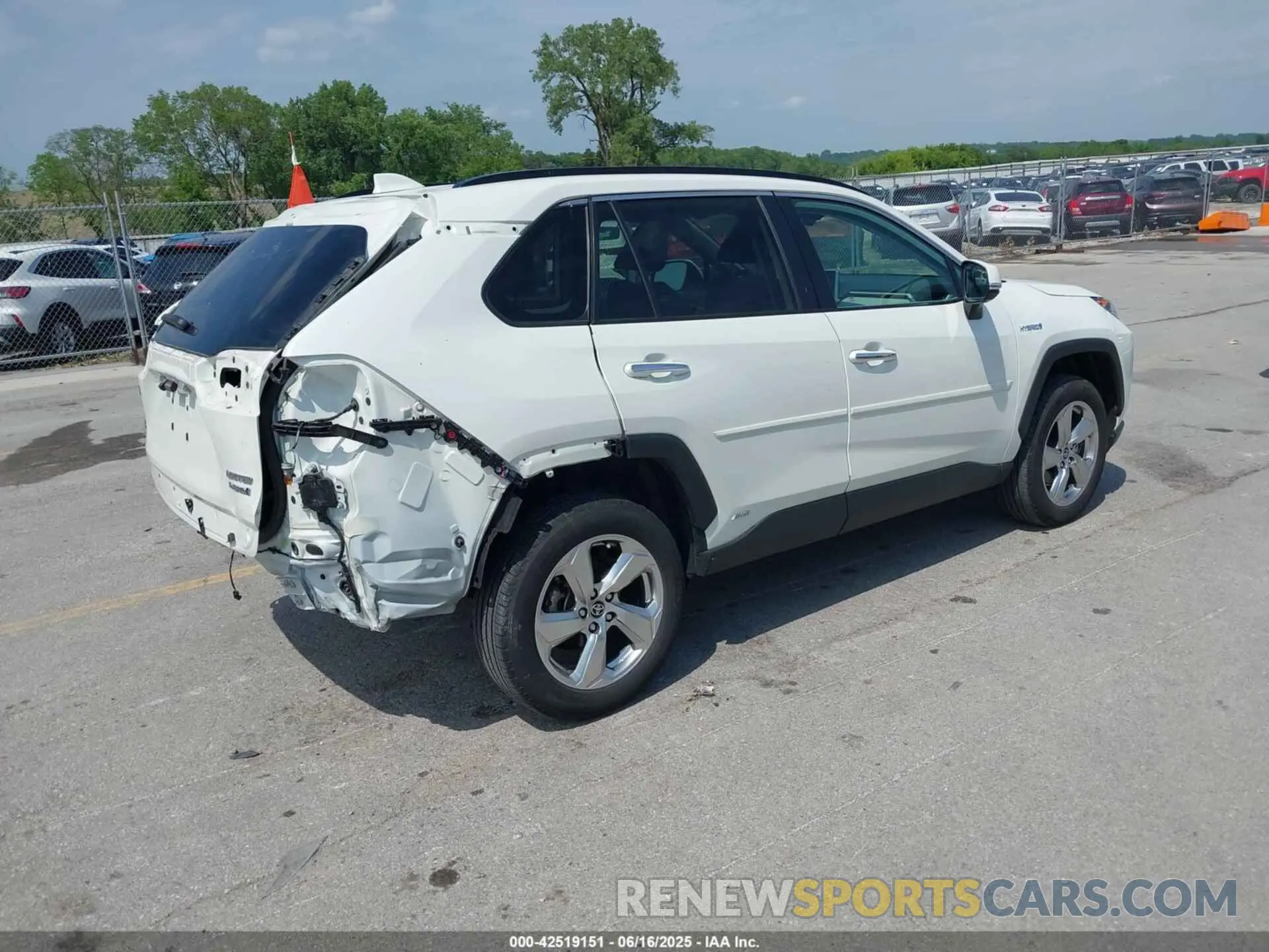 4 Photograph of a damaged car 4T3D6RFV3MU059620 TOYOTA RAV4 HYBRID 2021
