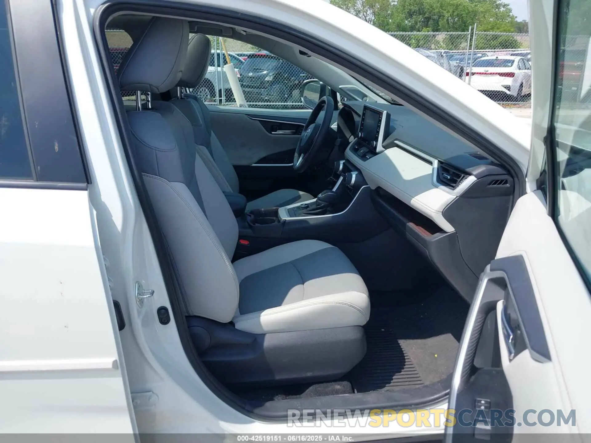 5 Photograph of a damaged car 4T3D6RFV3MU059620 TOYOTA RAV4 HYBRID 2021