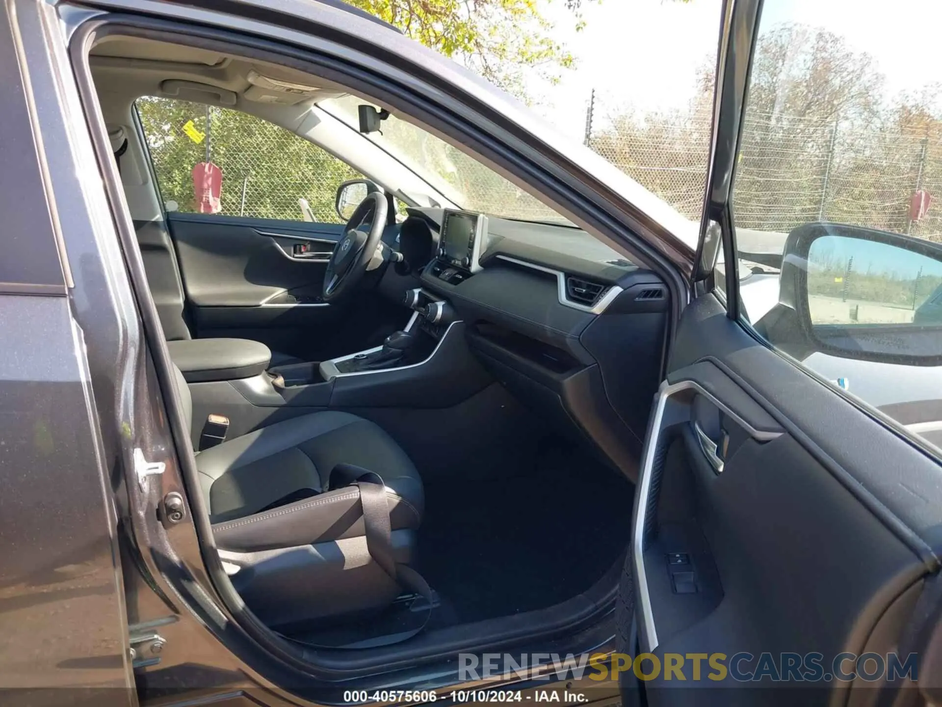 5 Photograph of a damaged car 4T3D6RFV7MU044117 TOYOTA RAV4 HYBRID 2021