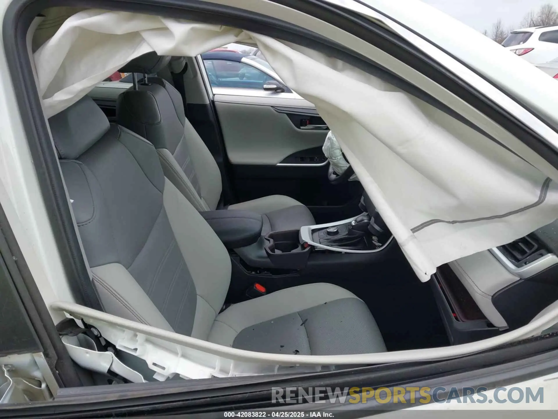 5 Photograph of a damaged car 4T3D6RFV9MU054678 TOYOTA RAV4 HYBRID 2021
