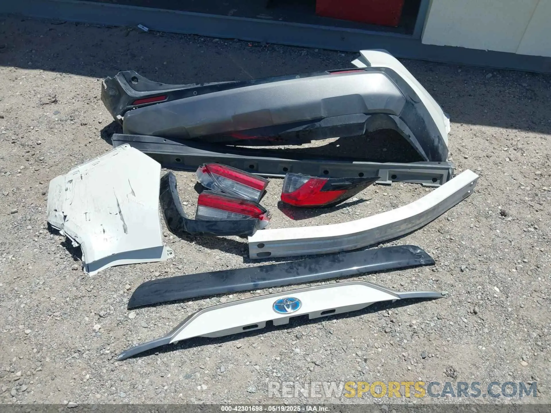 12 Photograph of a damaged car 4T3E6RFV1MU037300 TOYOTA RAV4 HYBRID 2021