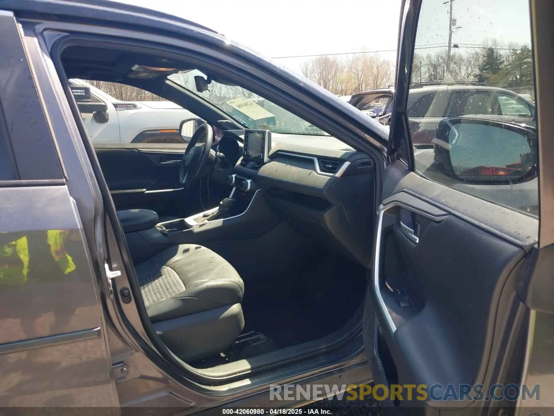 5 Photograph of a damaged car 4T3E6RFV4MU058397 TOYOTA RAV4 HYBRID 2021