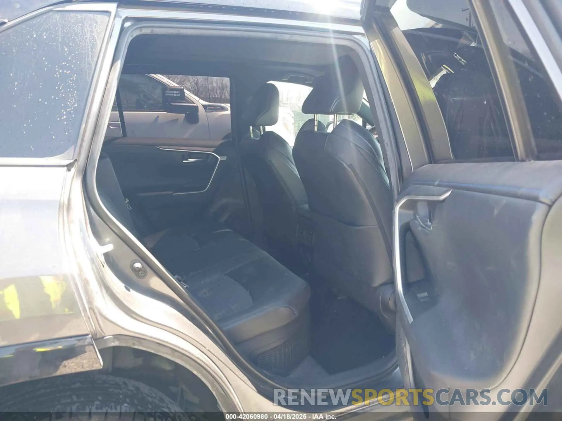 8 Photograph of a damaged car 4T3E6RFV4MU058397 TOYOTA RAV4 HYBRID 2021
