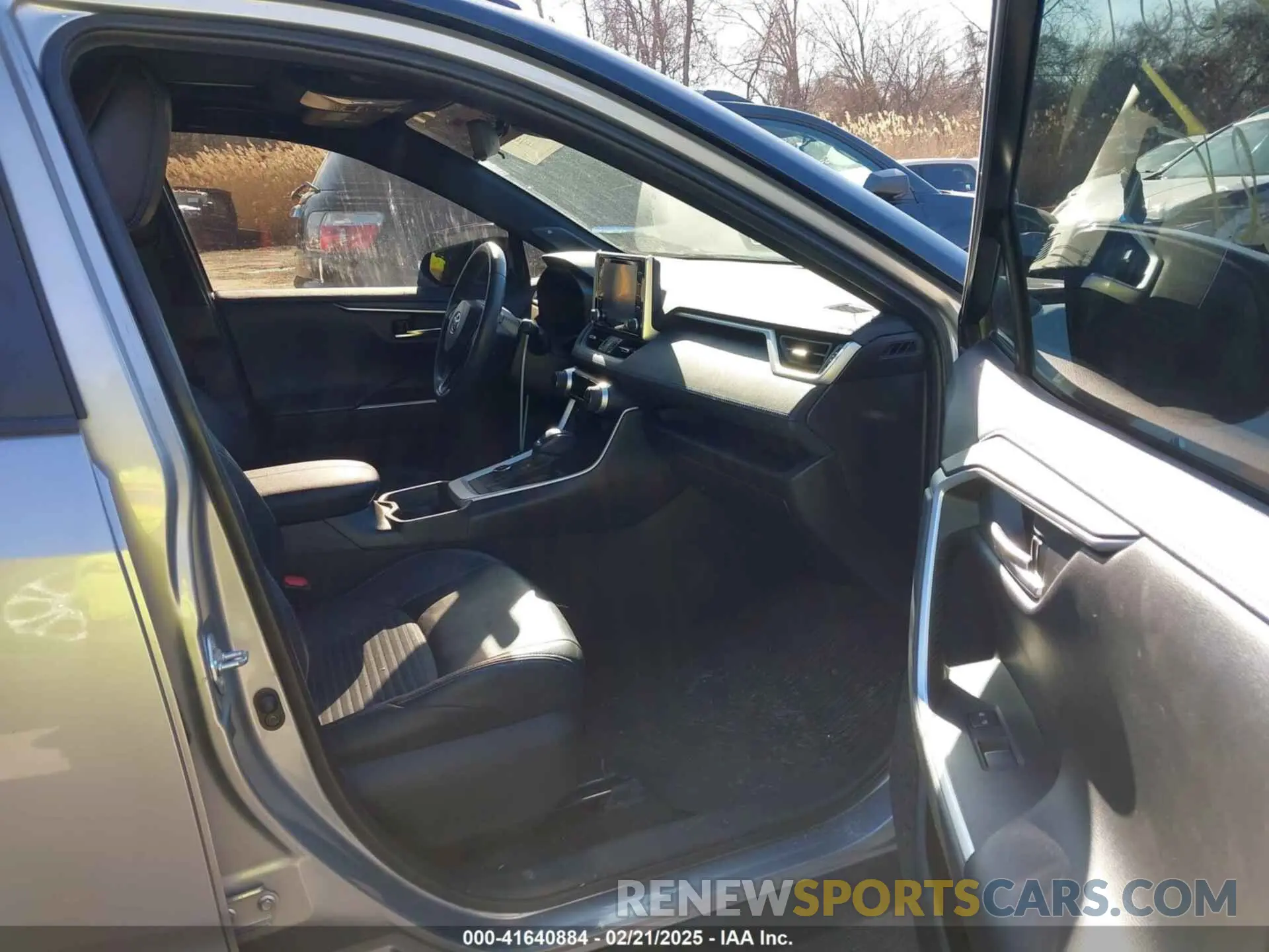 5 Photograph of a damaged car 4T3E6RFV7MU033736 TOYOTA RAV4 HYBRID 2021