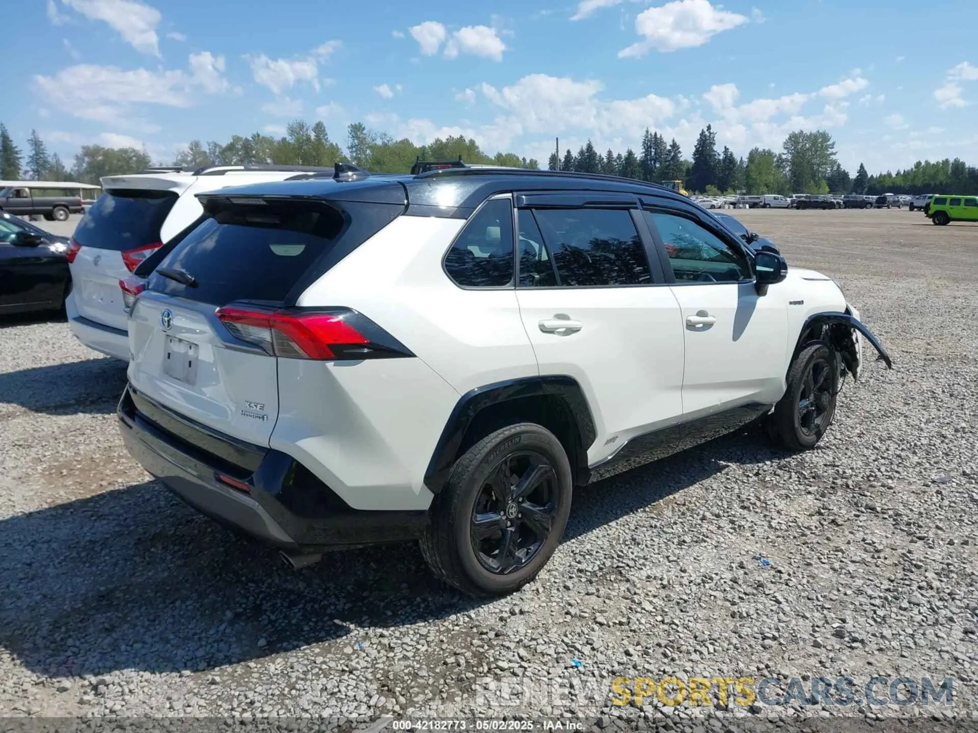4 Photograph of a damaged car 4T3E6RFV9MU040817 TOYOTA RAV4 HYBRID 2021