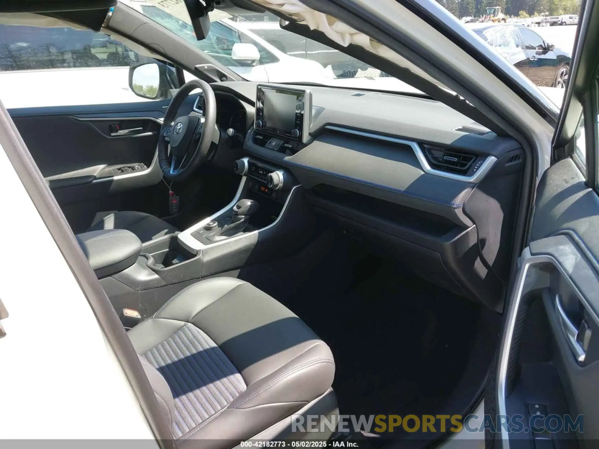 5 Photograph of a damaged car 4T3E6RFV9MU040817 TOYOTA RAV4 HYBRID 2021