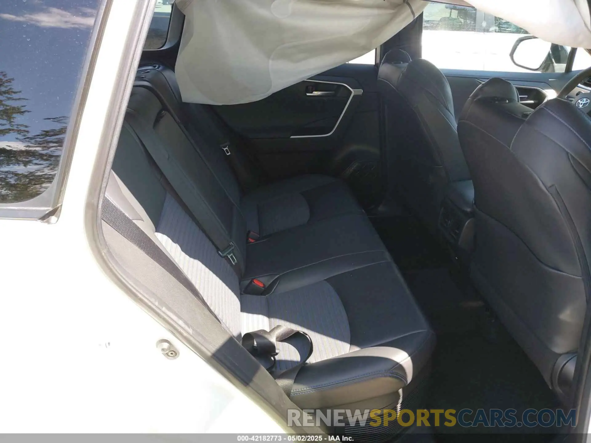 8 Photograph of a damaged car 4T3E6RFV9MU040817 TOYOTA RAV4 HYBRID 2021