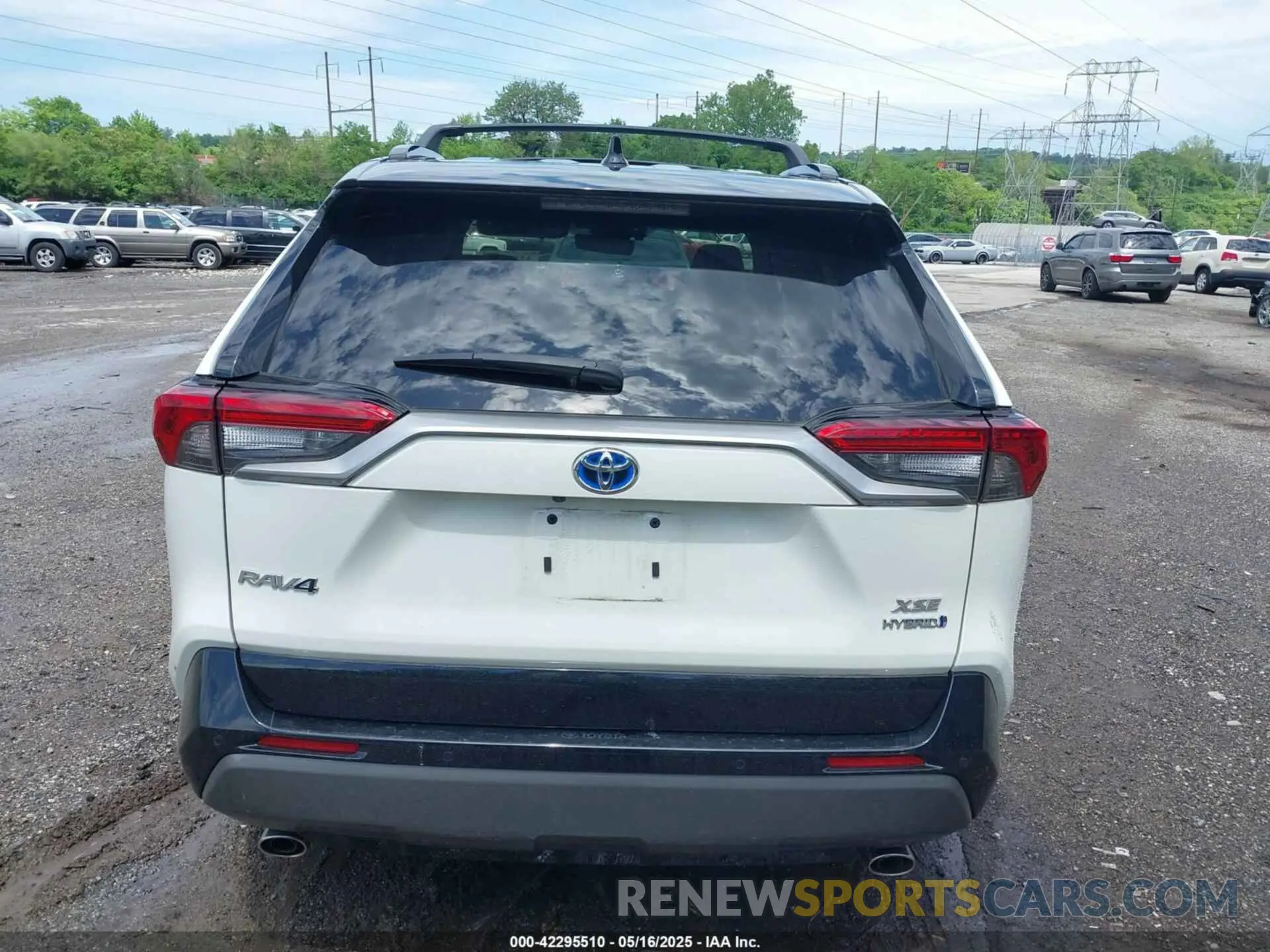17 Photograph of a damaged car 4T3E6RFV9MU052563 TOYOTA RAV4 HYBRID 2021