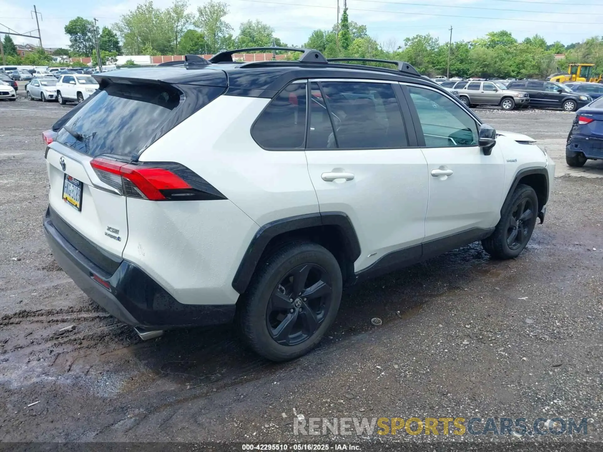 4 Photograph of a damaged car 4T3E6RFV9MU052563 TOYOTA RAV4 HYBRID 2021