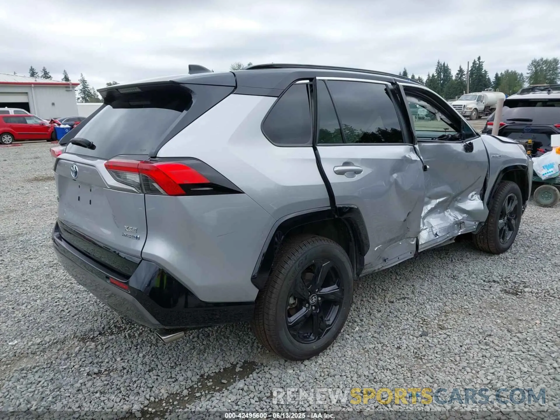 4 Photograph of a damaged car 4T3E6RFVXMU037621 TOYOTA RAV4 HYBRID 2021
