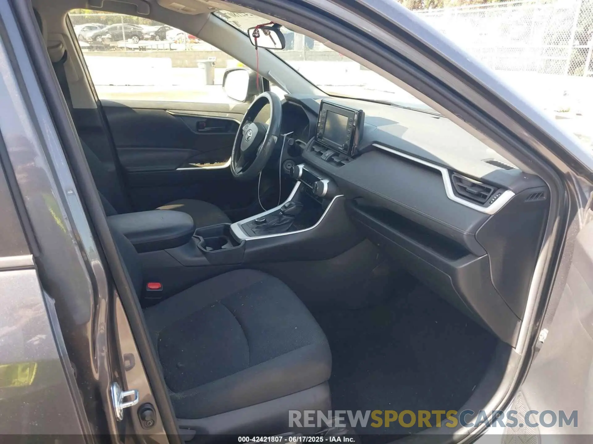 5 Photograph of a damaged car 4T3LWRFV9MU014709 TOYOTA RAV4 HYBRID 2021