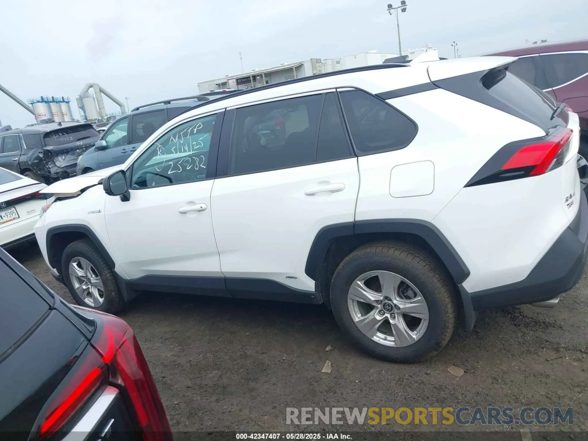 14 Photograph of a damaged car 4T3LWRFVXMU025282 TOYOTA RAV4 HYBRID 2021