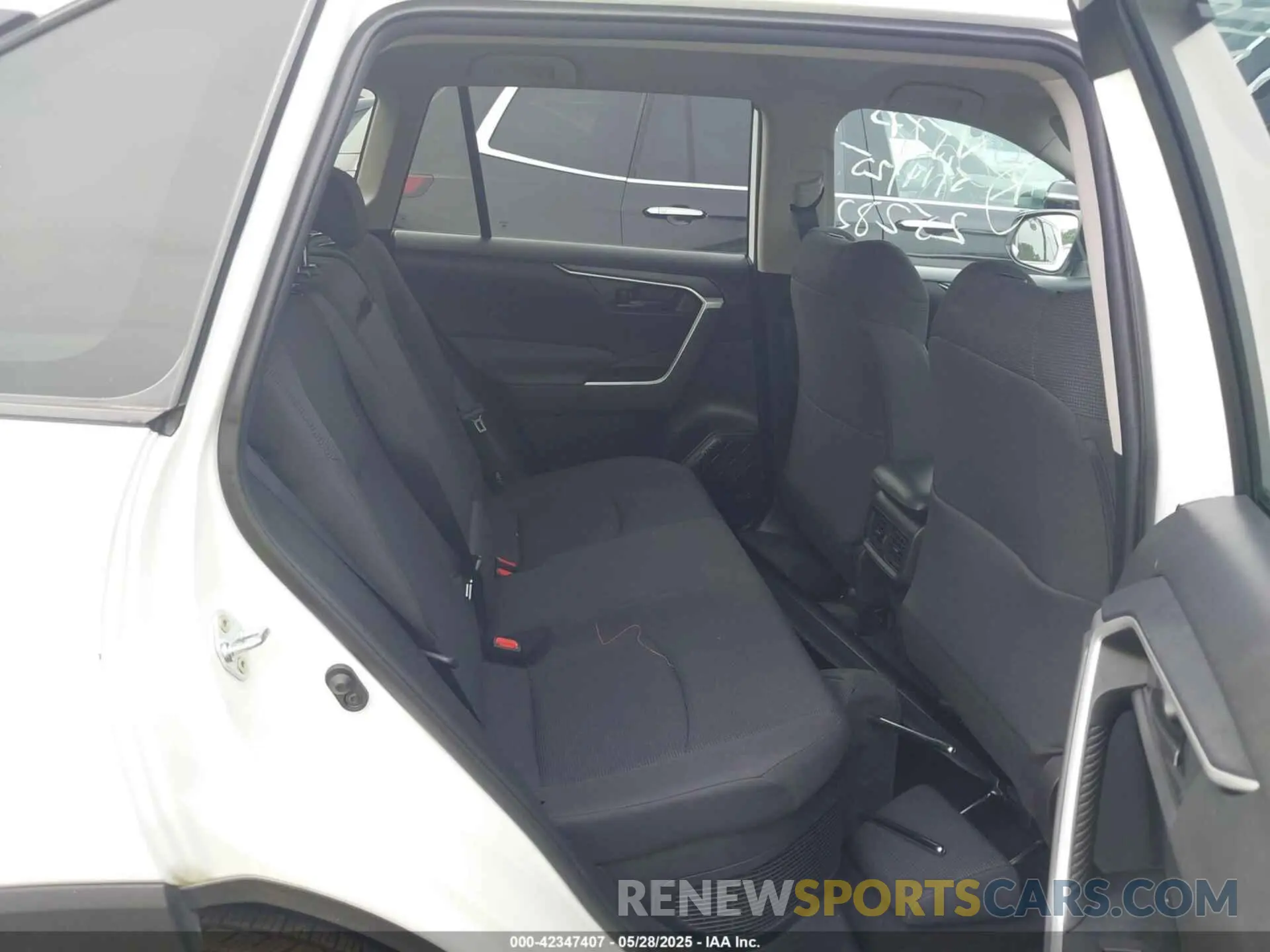 8 Photograph of a damaged car 4T3LWRFVXMU025282 TOYOTA RAV4 HYBRID 2021