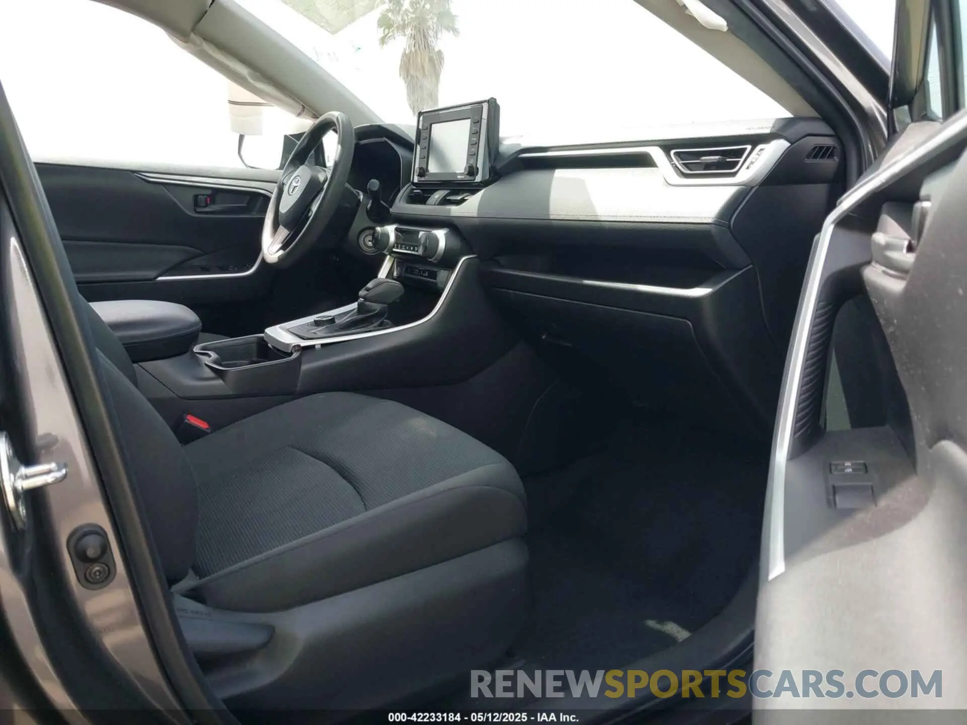 5 Photograph of a damaged car 4T3MWRFV3MU048813 TOYOTA RAV4 HYBRID 2021