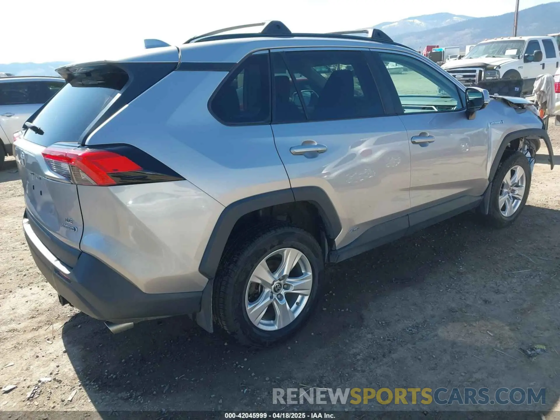 4 Photograph of a damaged car 4T3MWRFV4MU032538 TOYOTA RAV4 HYBRID 2021