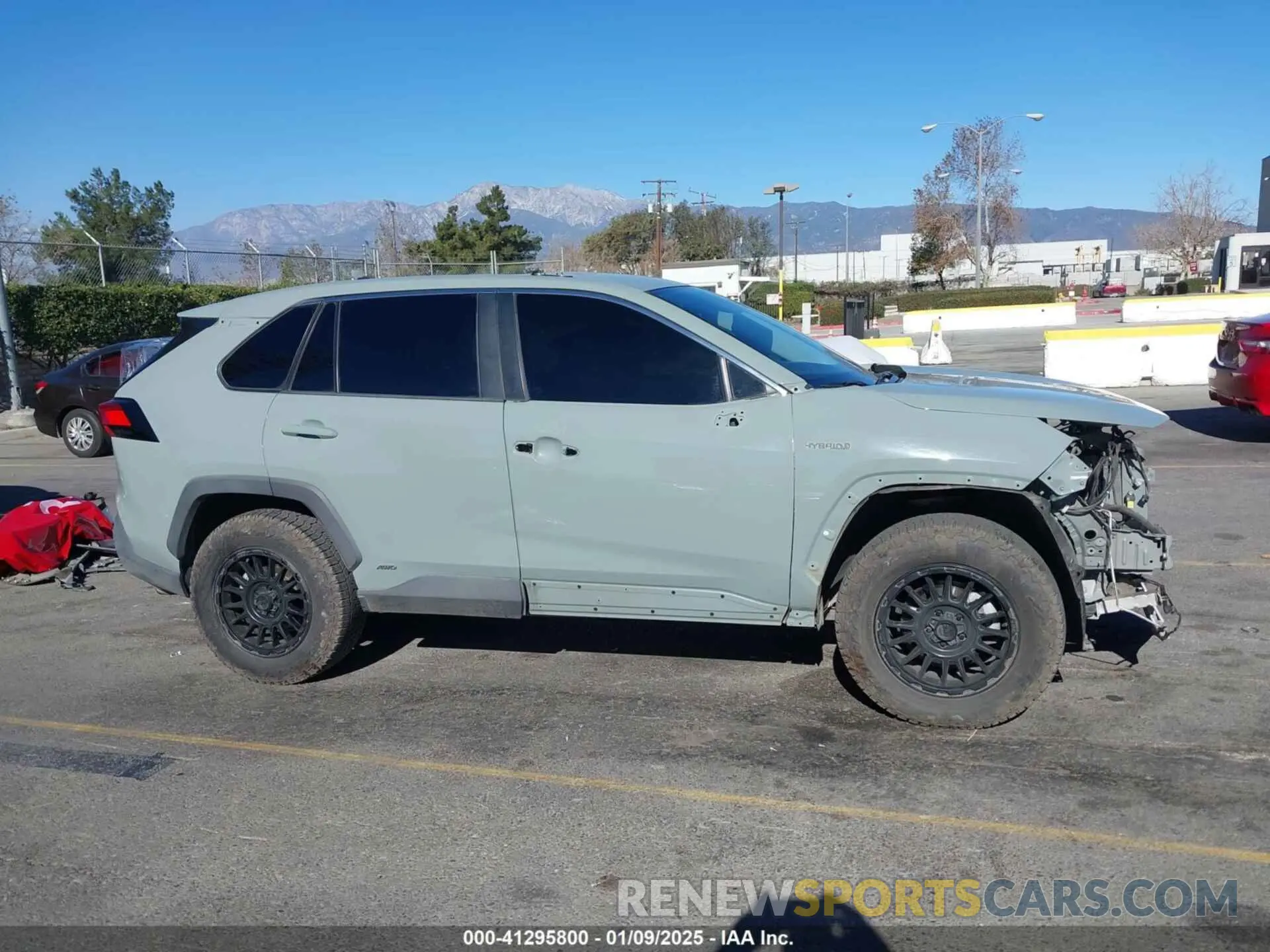 14 Photograph of a damaged car 4T3R6RFV0MU015130 TOYOTA RAV4 HYBRID 2021