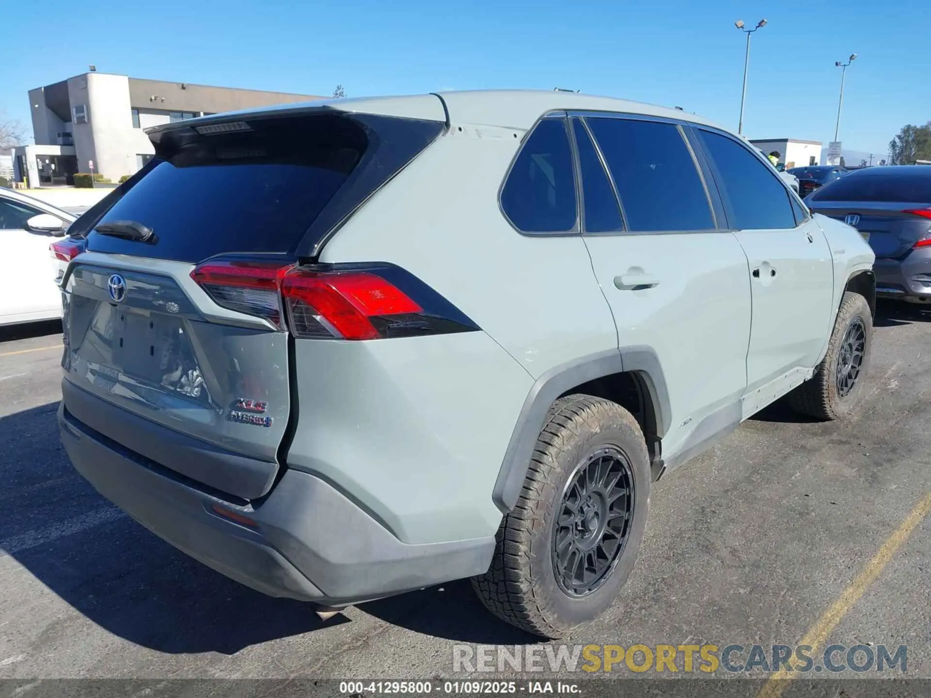 4 Photograph of a damaged car 4T3R6RFV0MU015130 TOYOTA RAV4 HYBRID 2021
