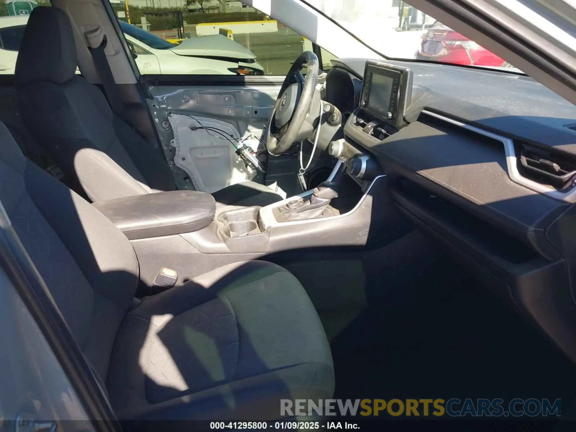 5 Photograph of a damaged car 4T3R6RFV0MU015130 TOYOTA RAV4 HYBRID 2021