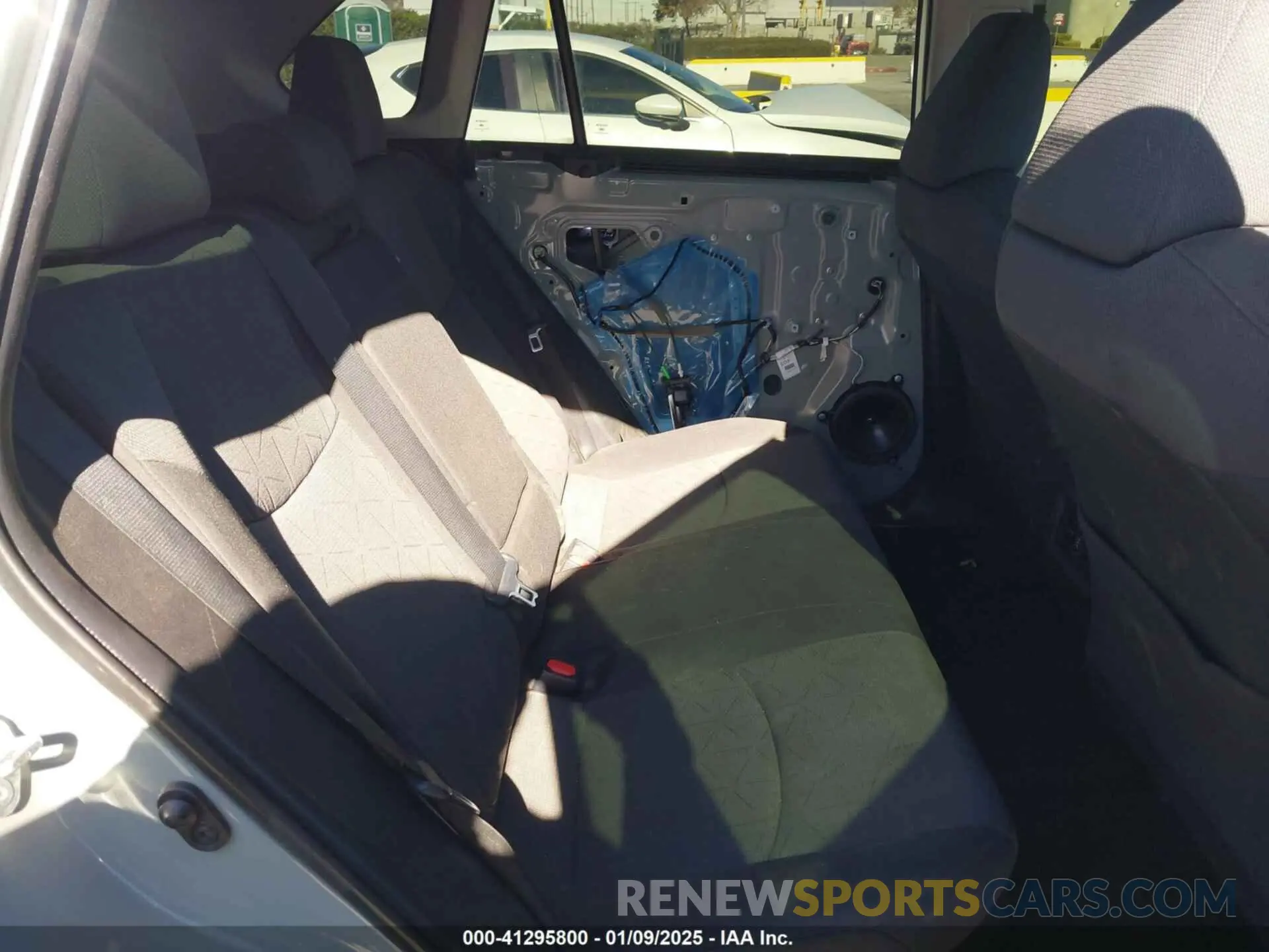 8 Photograph of a damaged car 4T3R6RFV0MU015130 TOYOTA RAV4 HYBRID 2021