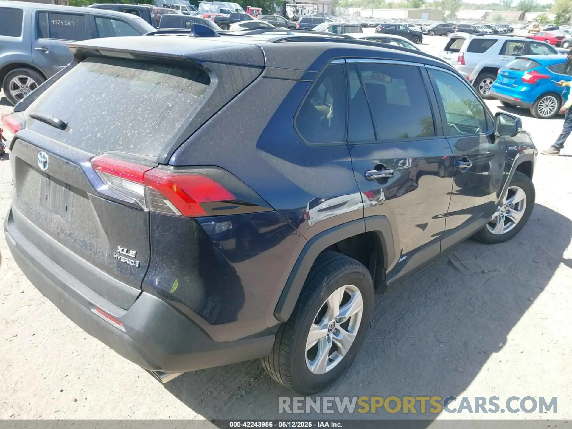4 Photograph of a damaged car 4T3R6RFV4MU029452 TOYOTA RAV4 HYBRID 2021