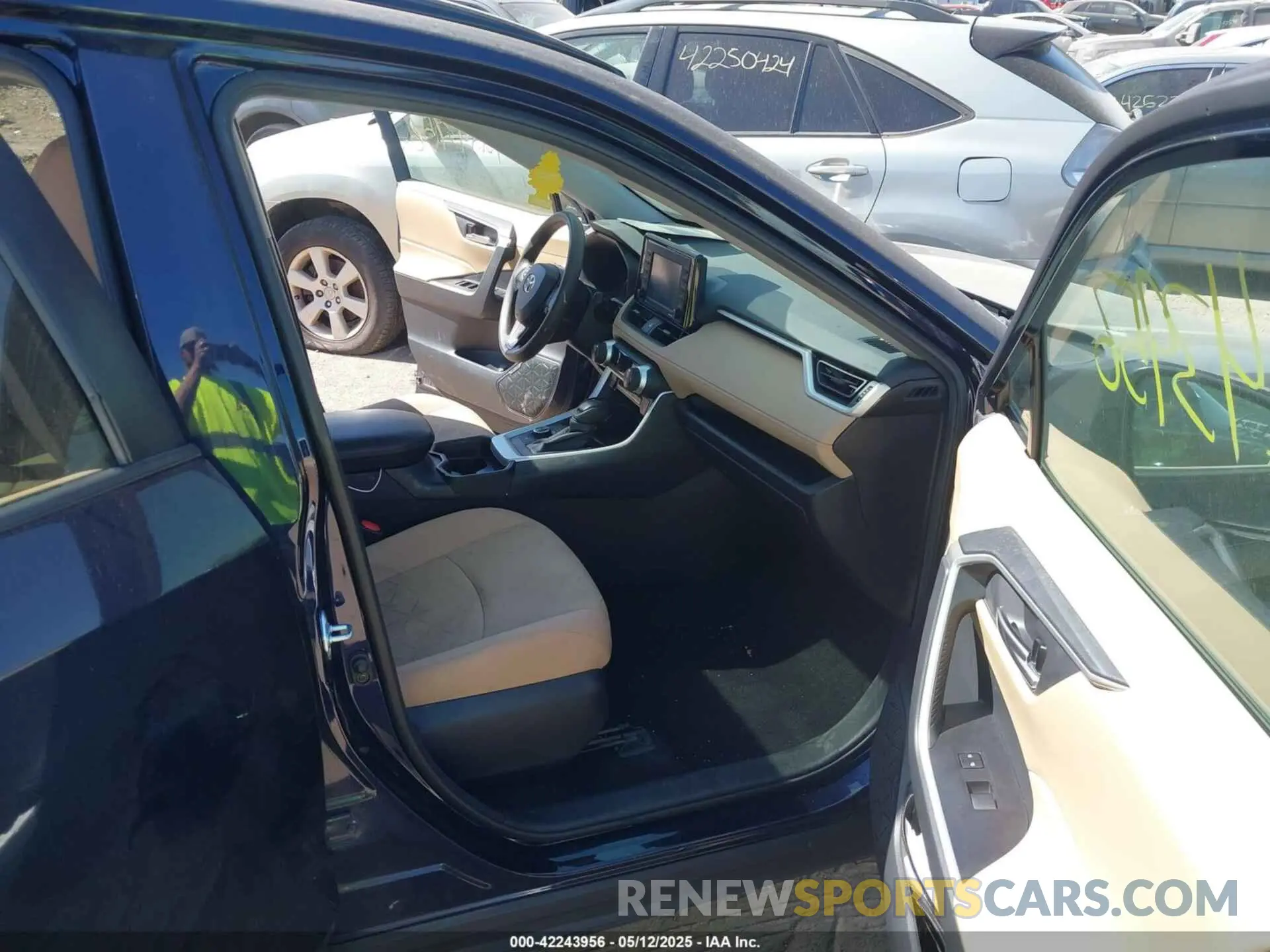5 Photograph of a damaged car 4T3R6RFV4MU029452 TOYOTA RAV4 HYBRID 2021