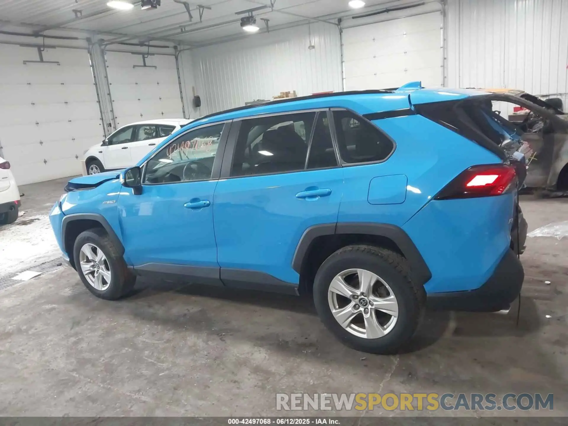 14 Photograph of a damaged car 4T3R6RFV5MU003927 TOYOTA RAV4 HYBRID 2021