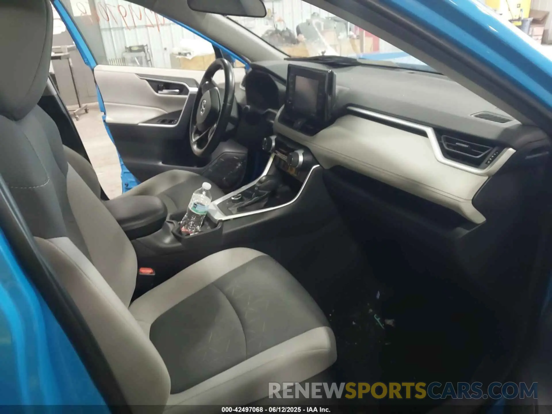 5 Photograph of a damaged car 4T3R6RFV5MU003927 TOYOTA RAV4 HYBRID 2021