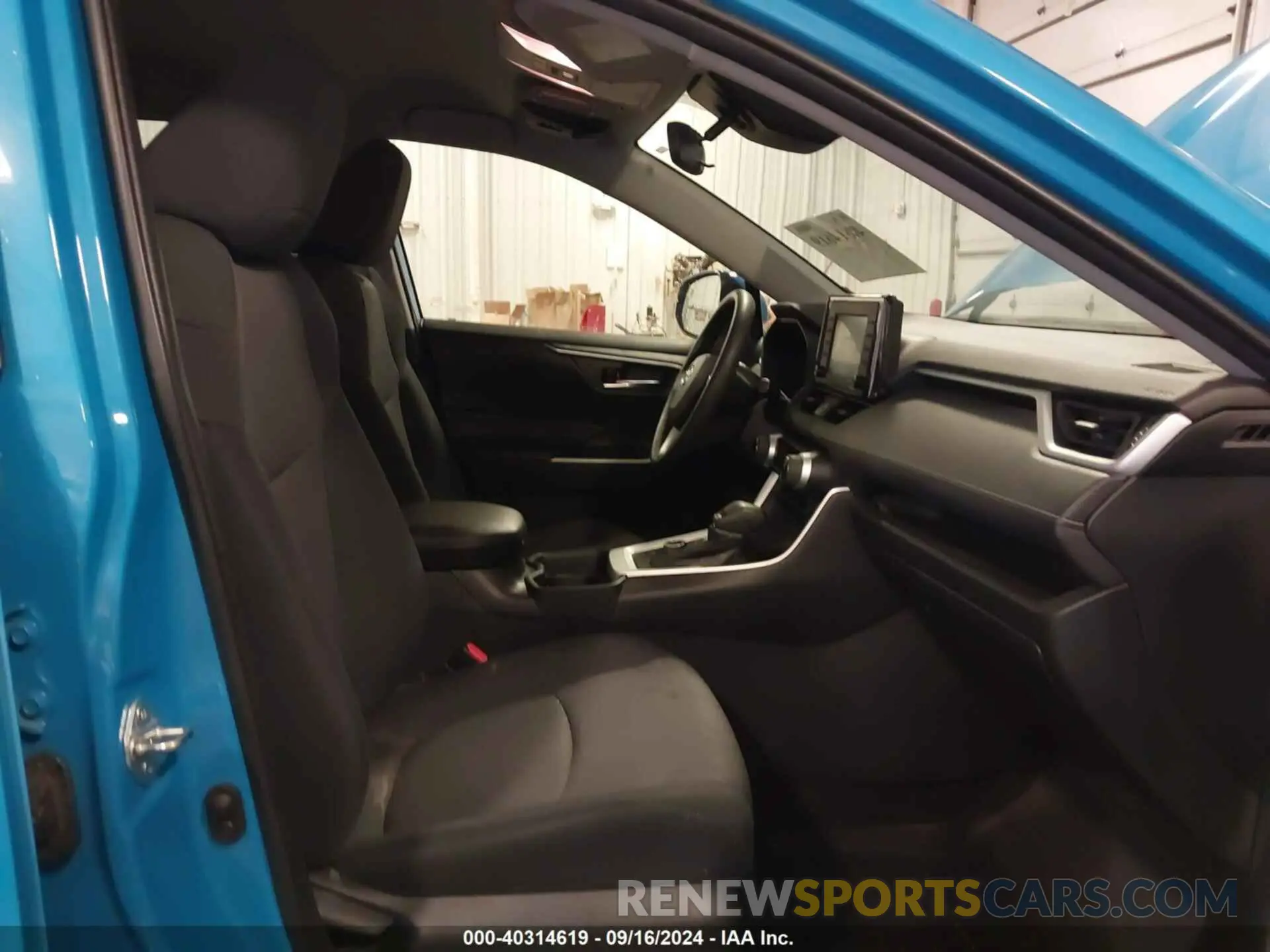 5 Photograph of a damaged car 4T3R6RFV5MU010523 TOYOTA RAV4 HYBRID 2021