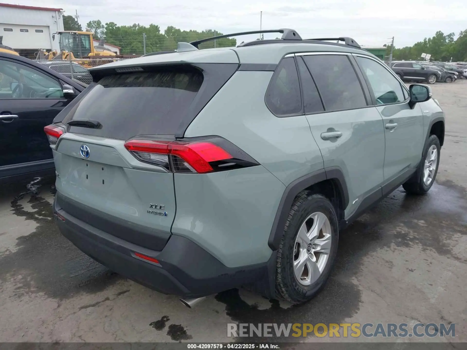 4 Photograph of a damaged car 4T3R6RFV7MU028568 TOYOTA RAV4 HYBRID 2021