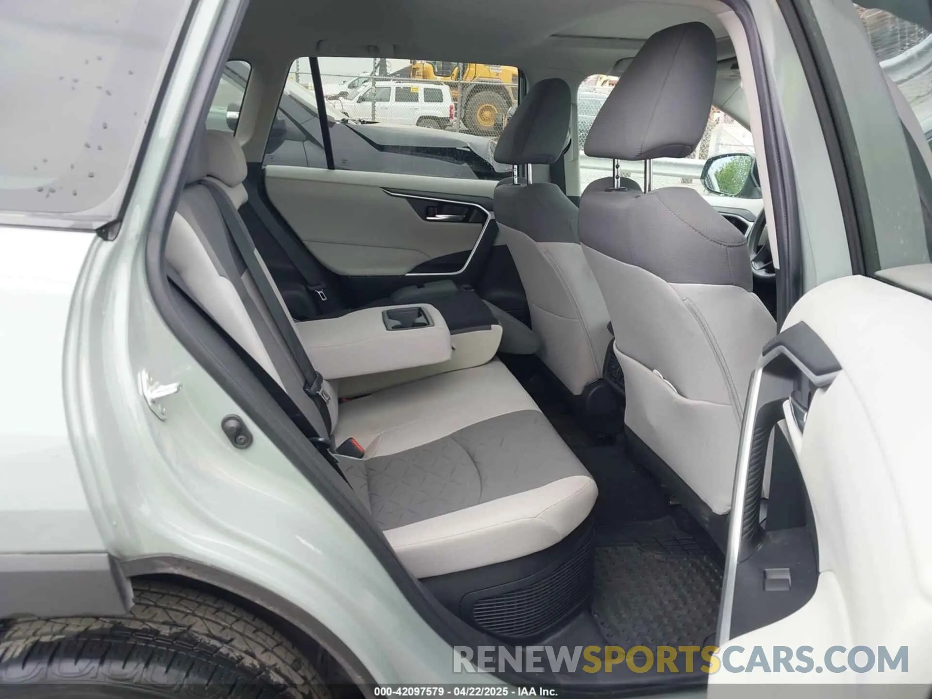 8 Photograph of a damaged car 4T3R6RFV7MU028568 TOYOTA RAV4 HYBRID 2021