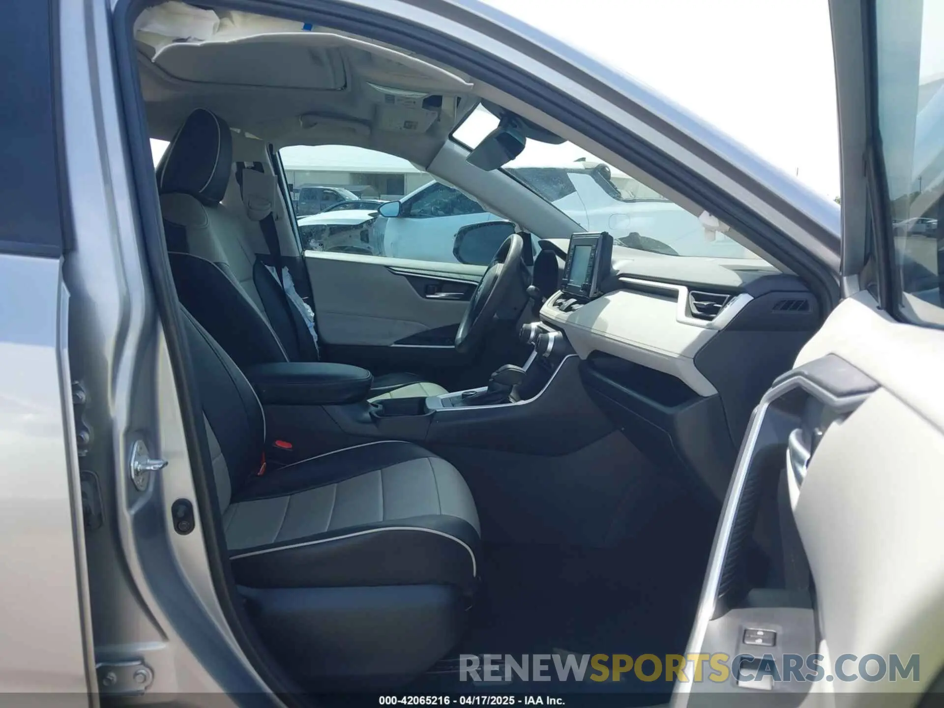 5 Photograph of a damaged car 4T3RWRFV1MU040120 TOYOTA RAV4 HYBRID 2021
