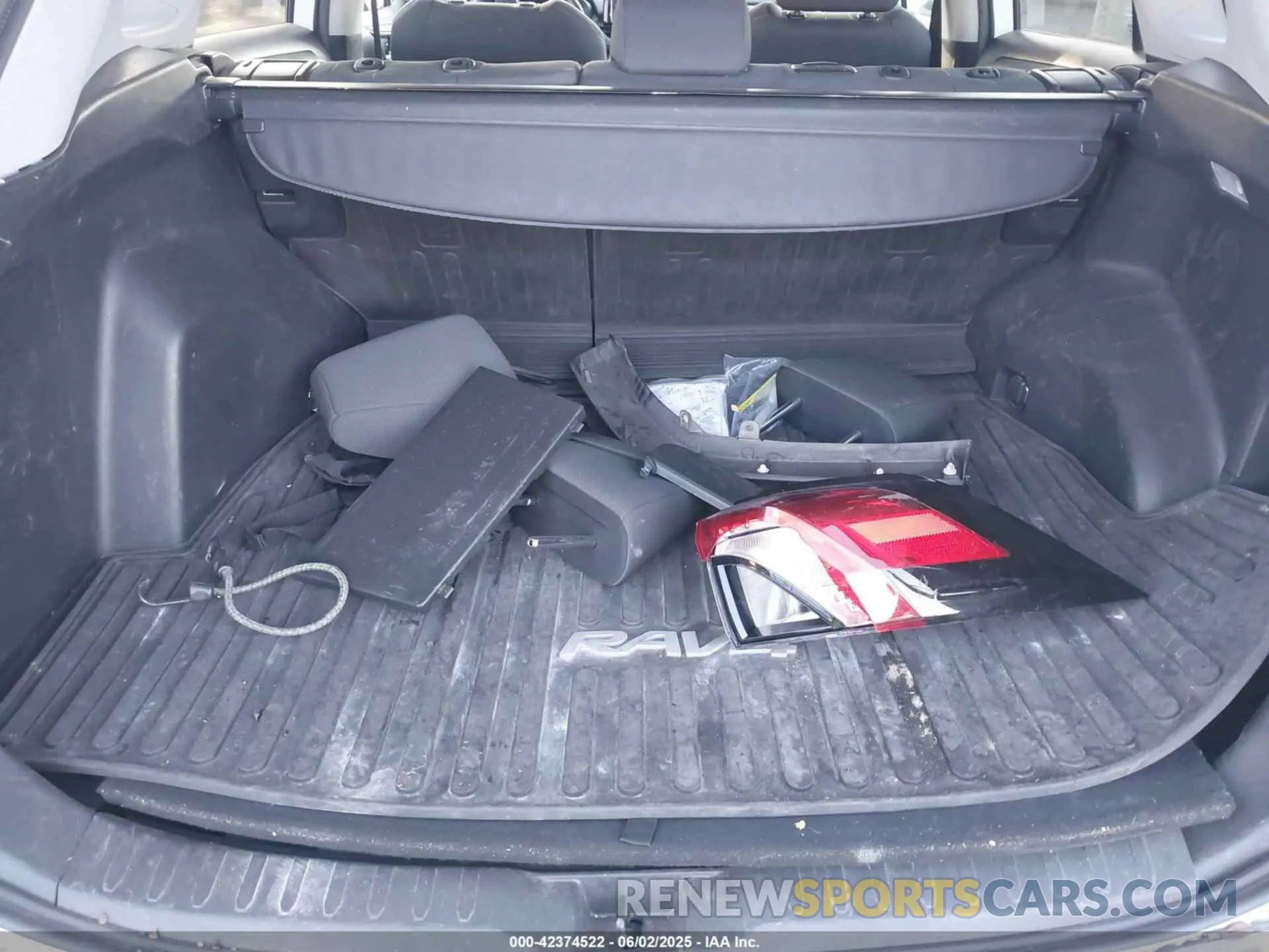 12 Photograph of a damaged car 4T3RWRFV3MU032813 TOYOTA RAV4 HYBRID 2021