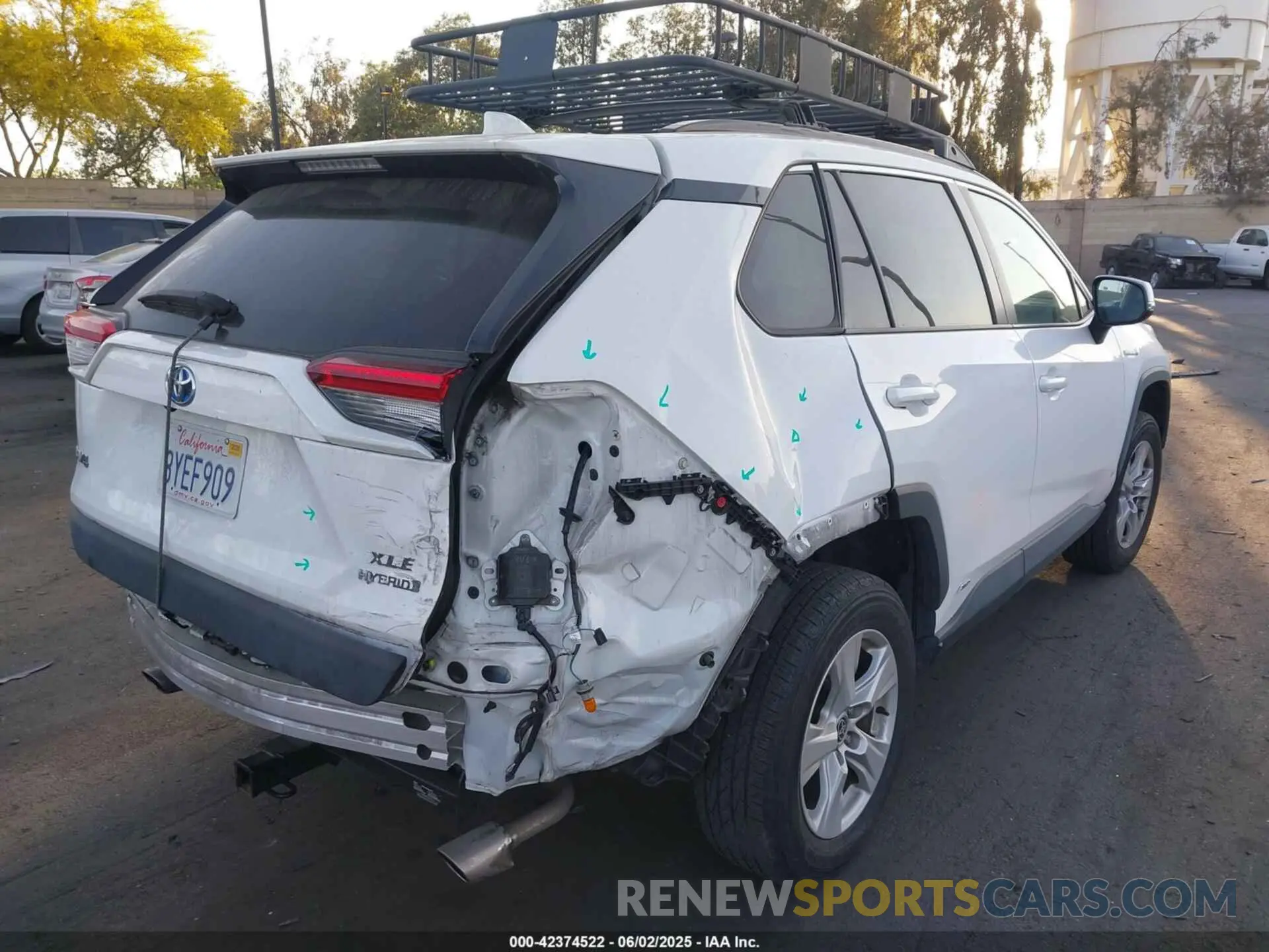 4 Photograph of a damaged car 4T3RWRFV3MU032813 TOYOTA RAV4 HYBRID 2021