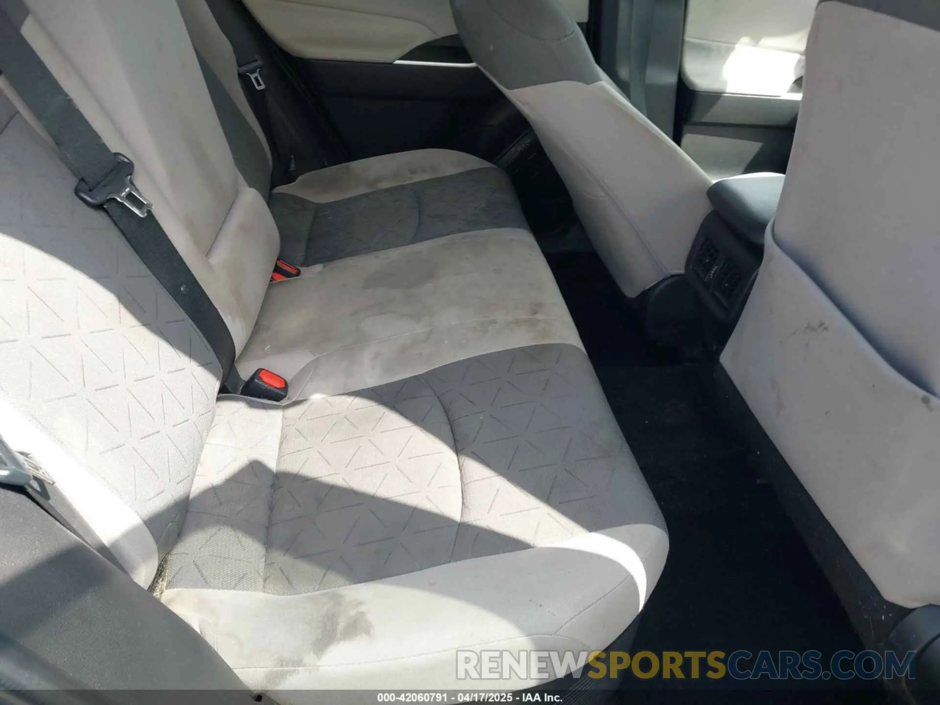 8 Photograph of a damaged car 4T3RWRFV3MU049319 TOYOTA RAV4 HYBRID 2021