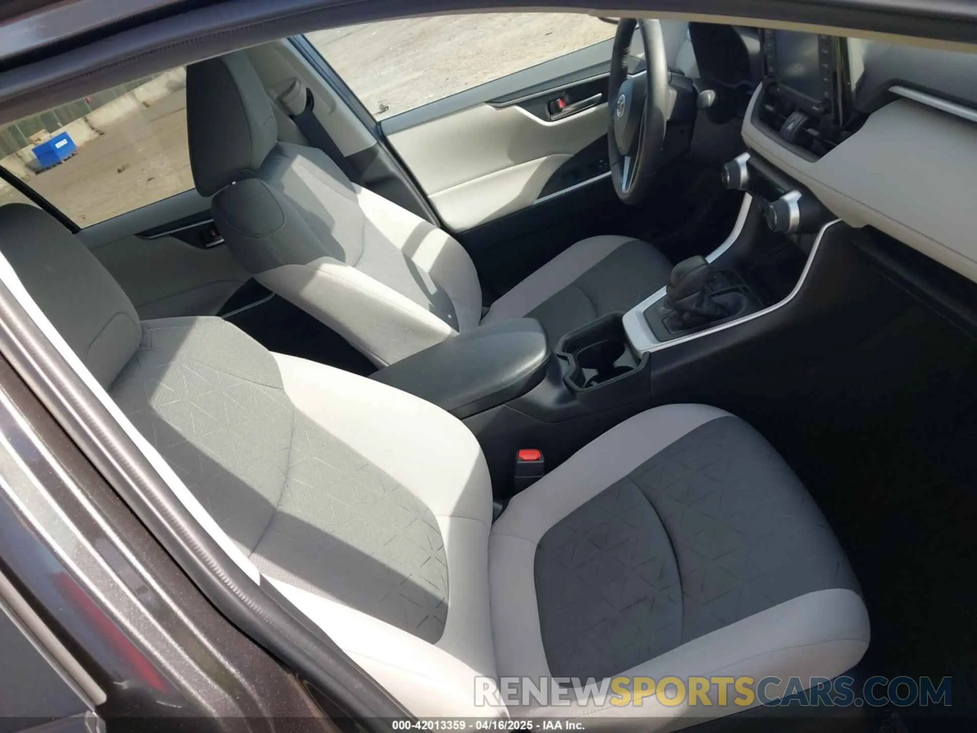 5 Photograph of a damaged car 4T3RWRFV4MU049961 TOYOTA RAV4 HYBRID 2021