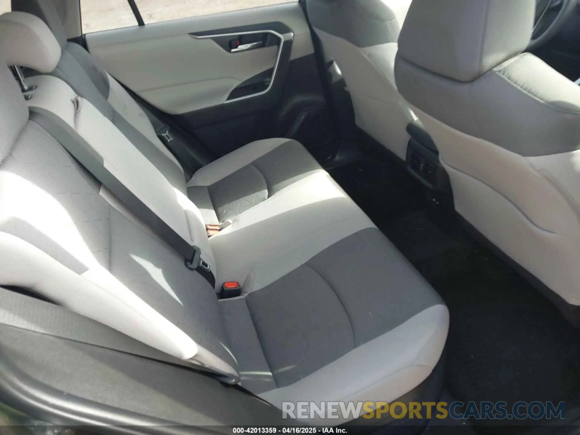 8 Photograph of a damaged car 4T3RWRFV4MU049961 TOYOTA RAV4 HYBRID 2021