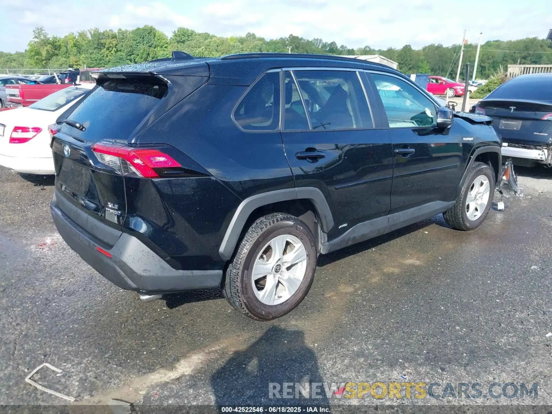 4 Photograph of a damaged car 4T3RWRFV7MU033916 TOYOTA RAV4 HYBRID 2021