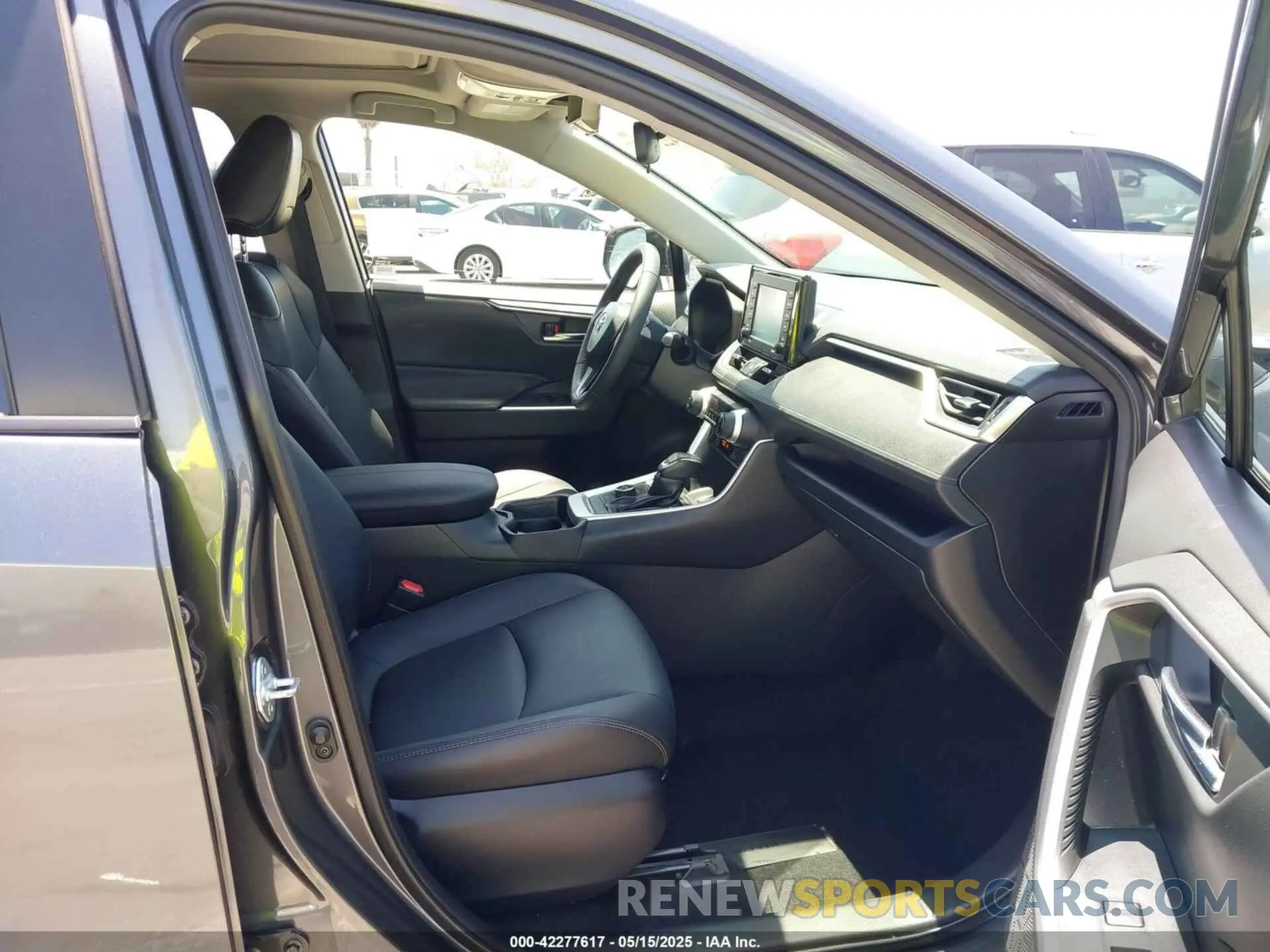 5 Photograph of a damaged car JTMB6RFV4MD039056 TOYOTA RAV4 HYBRID 2021