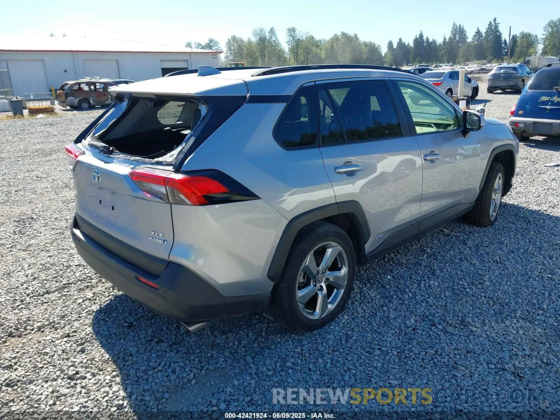 4 Photograph of a damaged car JTMB6RFV9MD020437 TOYOTA RAV4 HYBRID 2021
