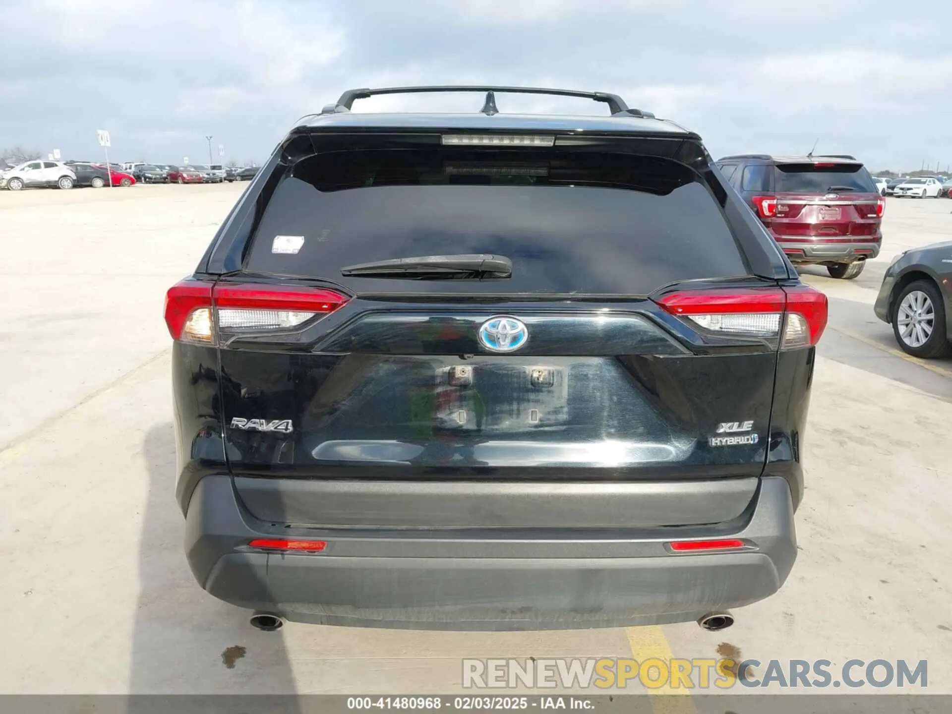 17 Photograph of a damaged car JTMB6RFVXMD039689 TOYOTA RAV4 HYBRID 2021