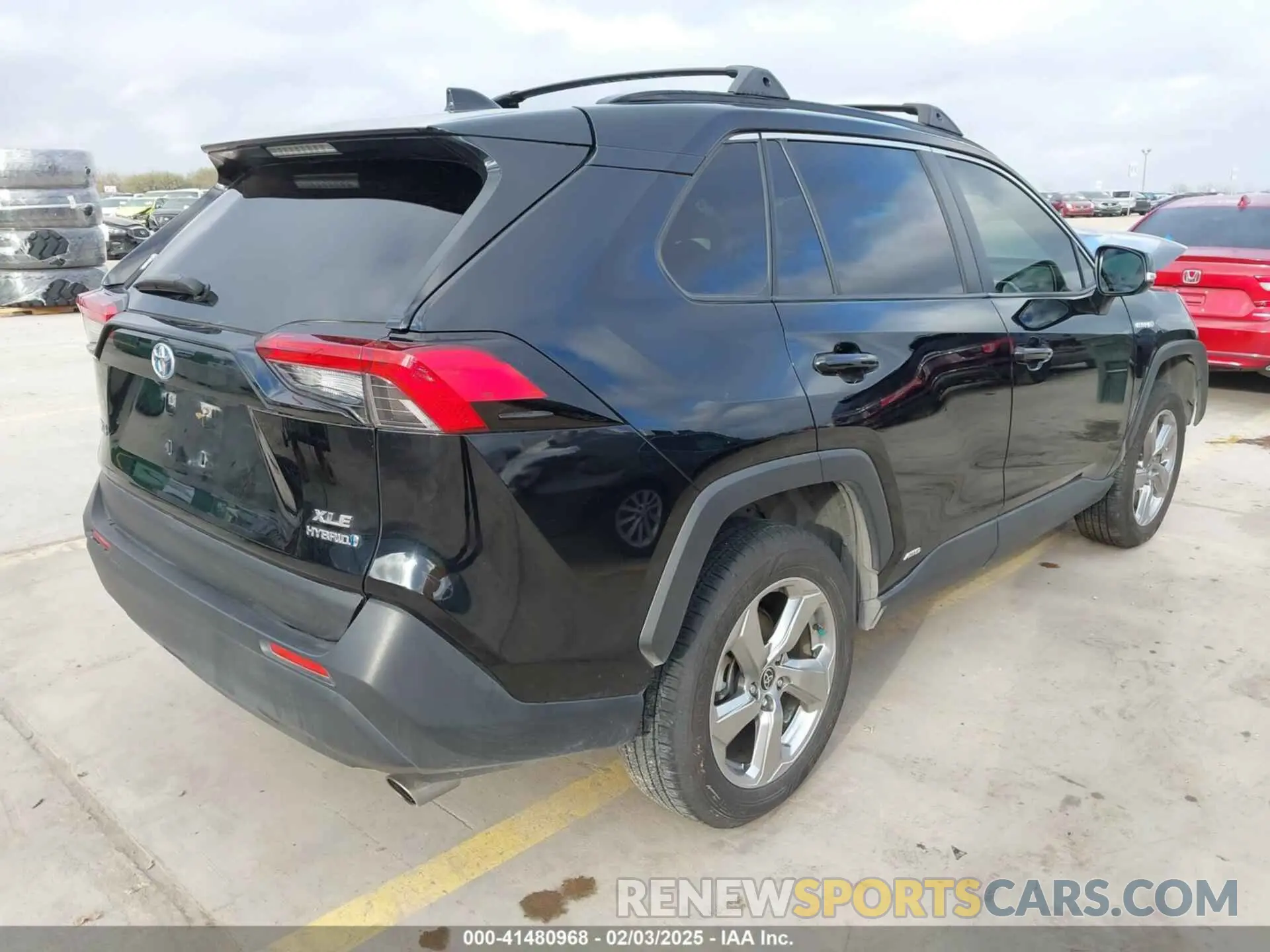 4 Photograph of a damaged car JTMB6RFVXMD039689 TOYOTA RAV4 HYBRID 2021