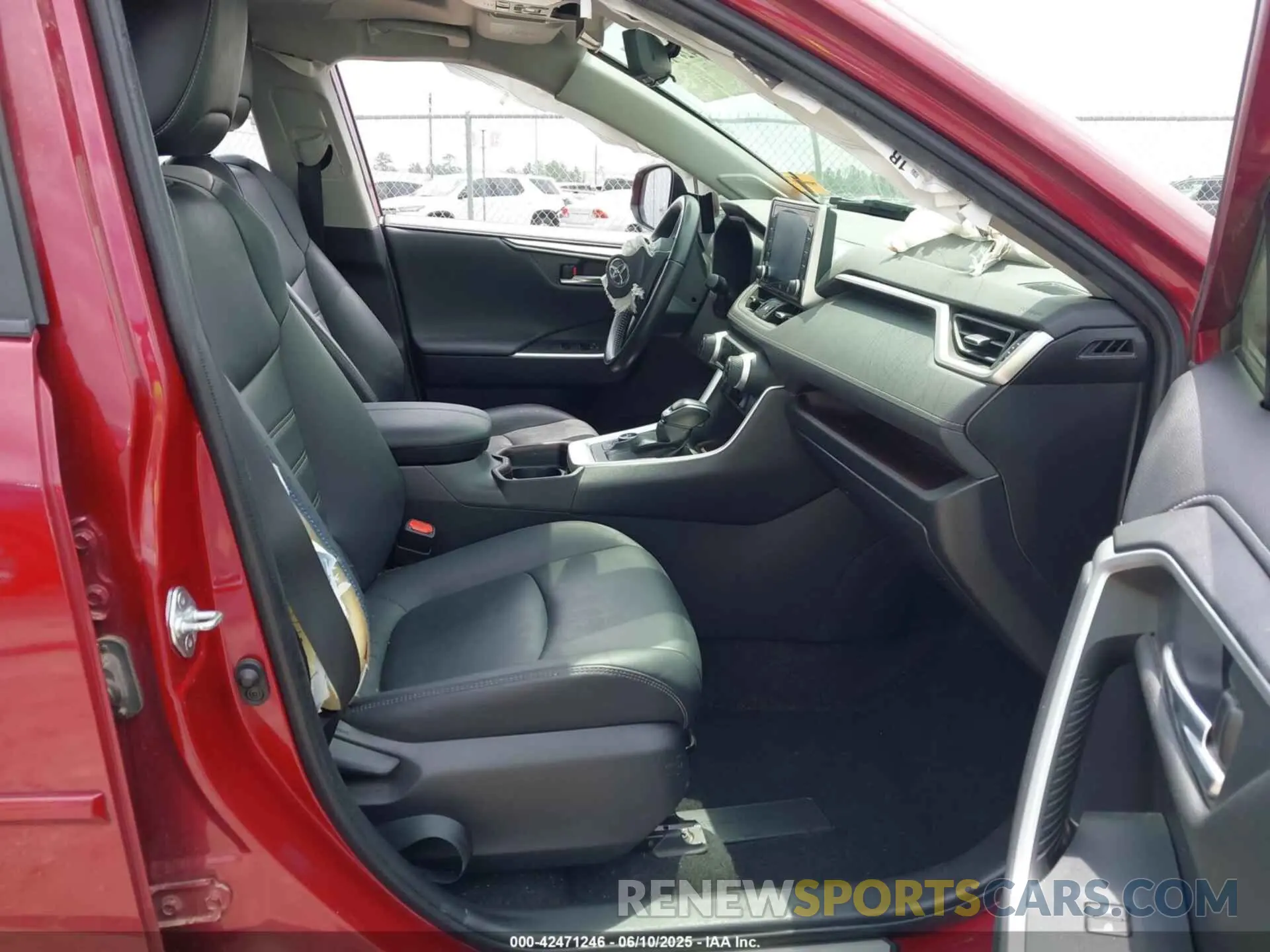 5 Photograph of a damaged car JTMD6RFV2MD045043 TOYOTA RAV4 HYBRID 2021