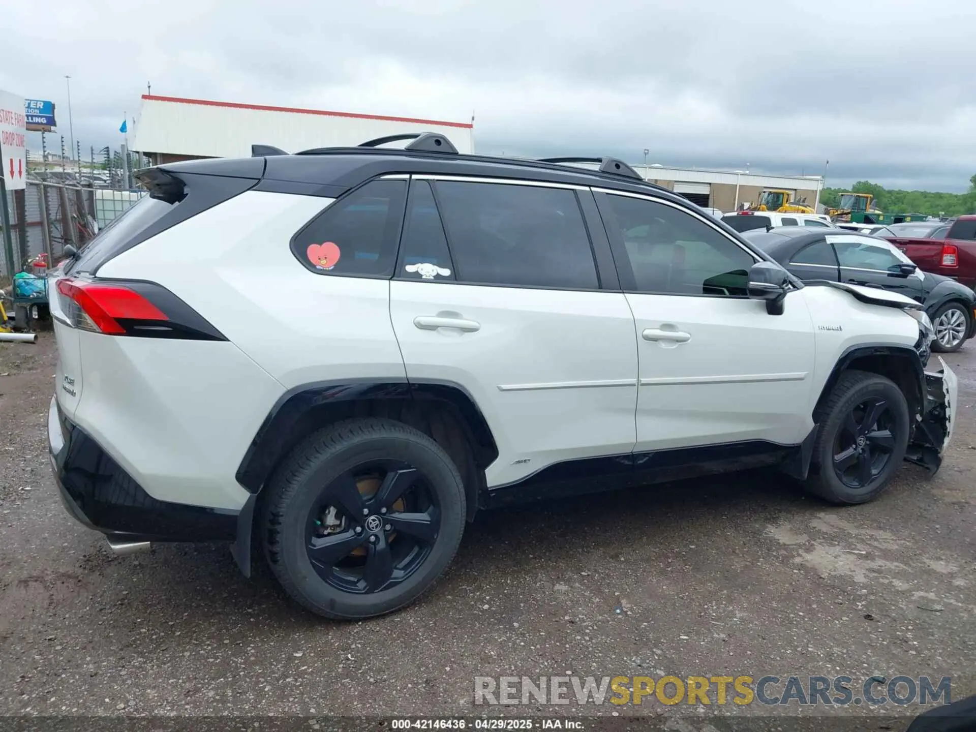 13 Photograph of a damaged car JTME6RFV5MJ011927 TOYOTA RAV4 HYBRID 2021