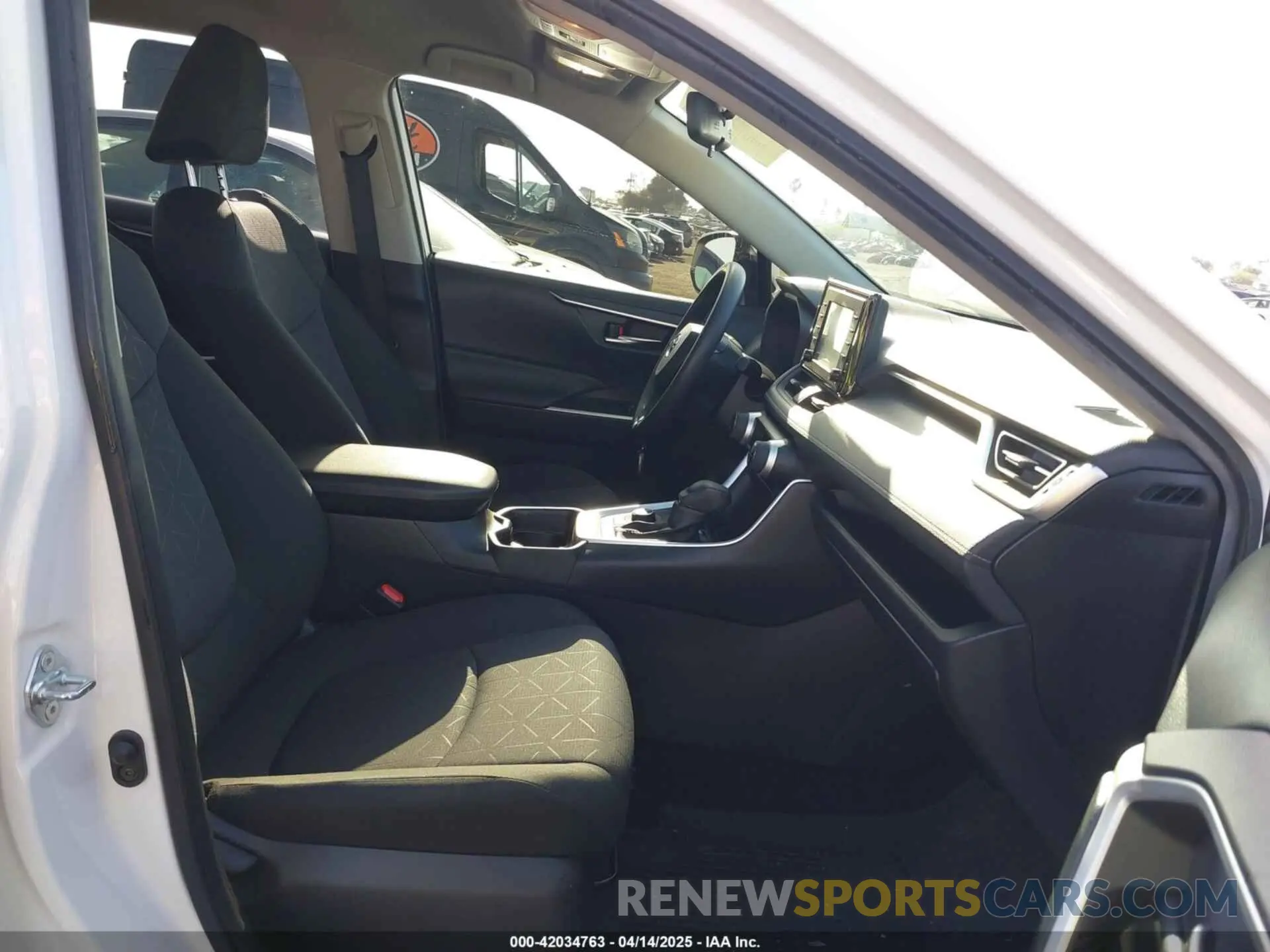 5 Photograph of a damaged car JTMRWRFV1MD107344 TOYOTA RAV4 HYBRID 2021