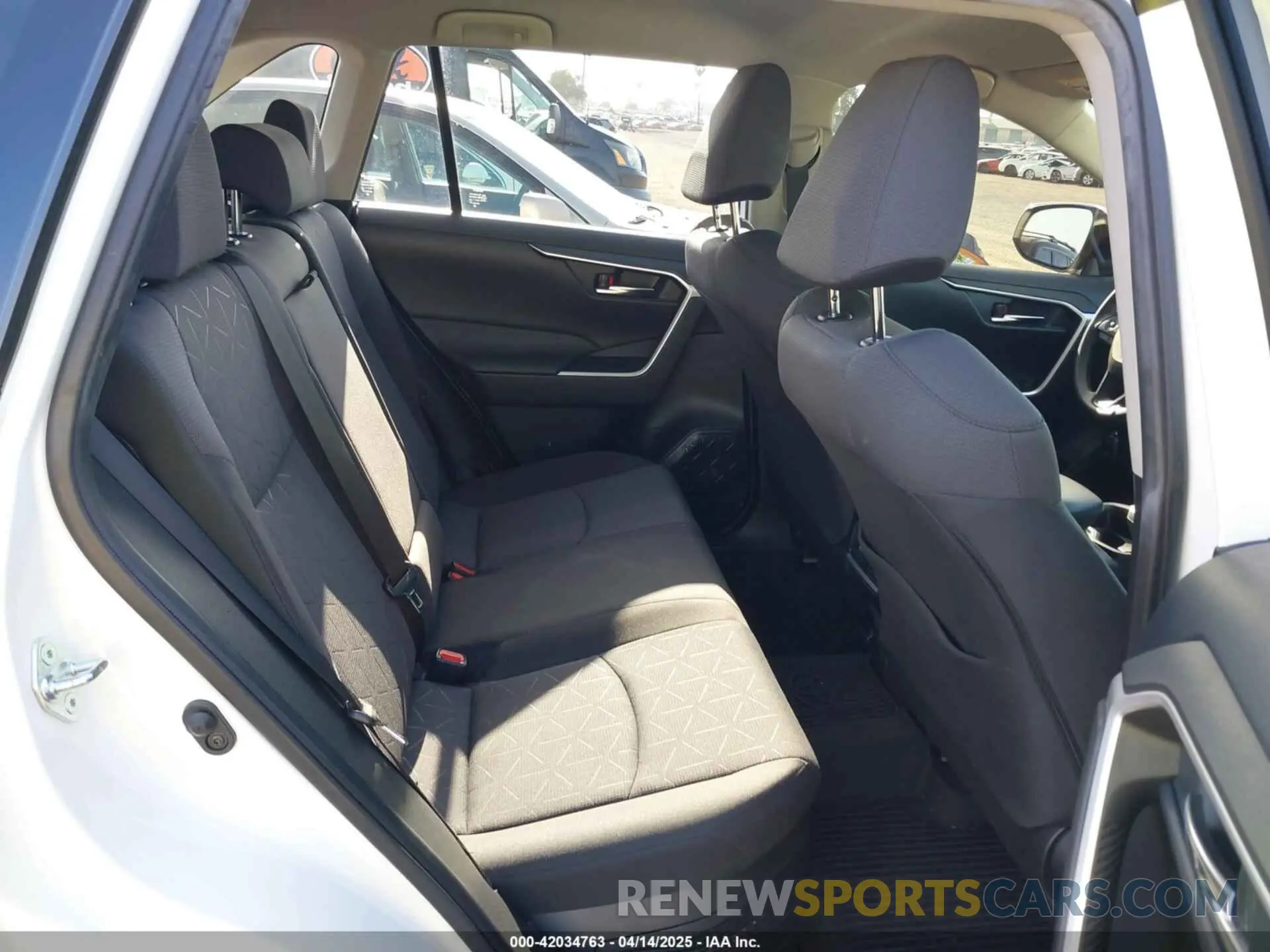 8 Photograph of a damaged car JTMRWRFV1MD107344 TOYOTA RAV4 HYBRID 2021