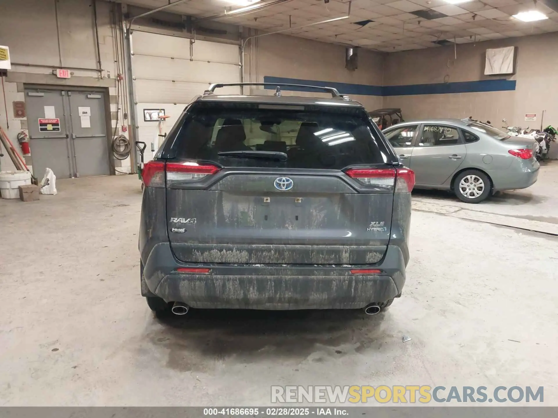 17 Photograph of a damaged car JTMRWRFV2MD125979 TOYOTA RAV4 HYBRID 2021